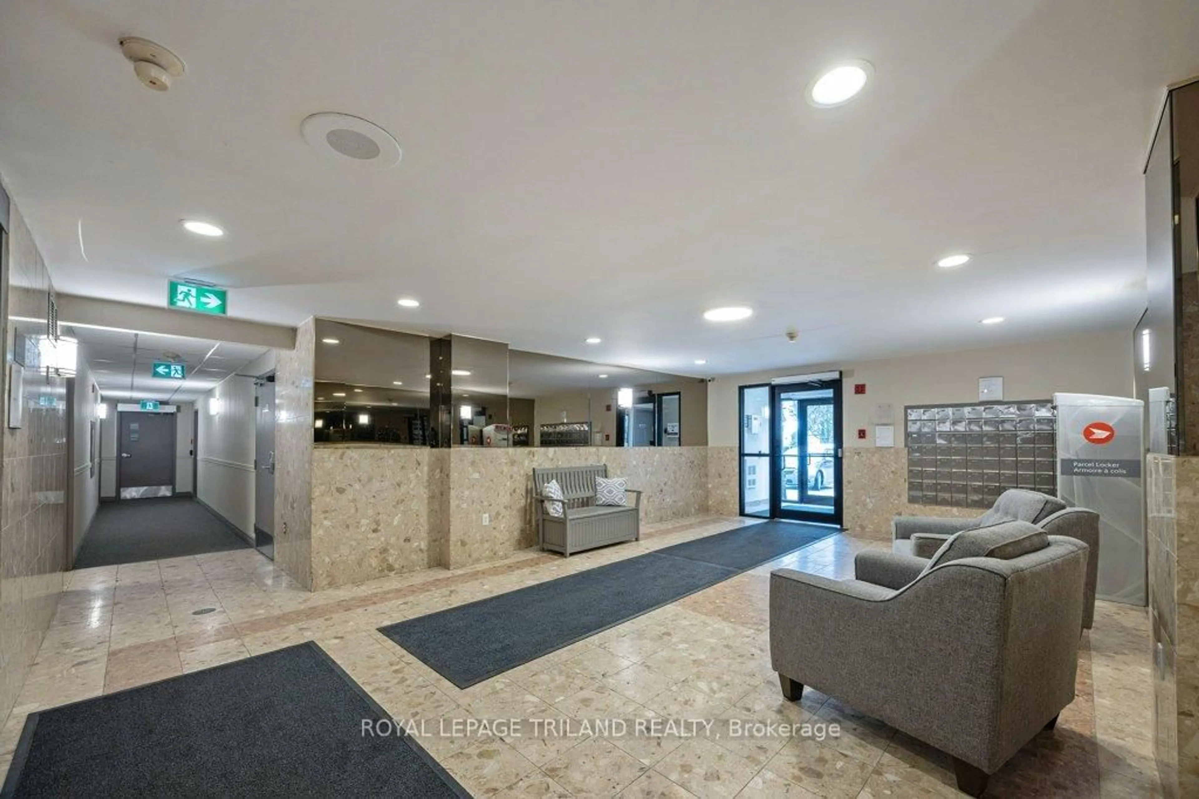 Lobby for 333 COMMISSIONERS Rd #105, London South Ontario N6J 4X7