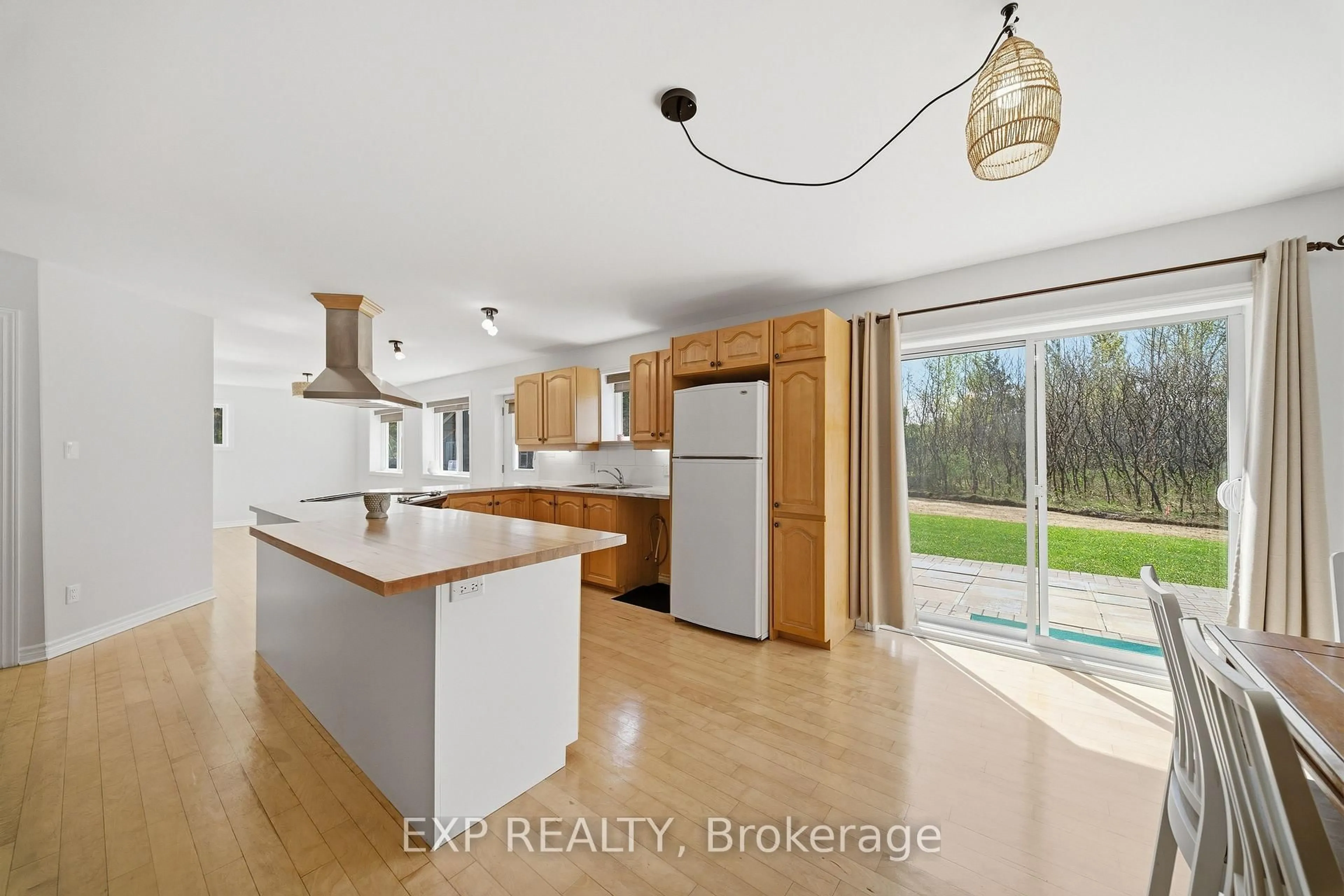Open concept kitchen, ceramic/tile floor for 568 LAKE GEORGE Rd, Alfred and Plantagenet Ontario K0B 1L0