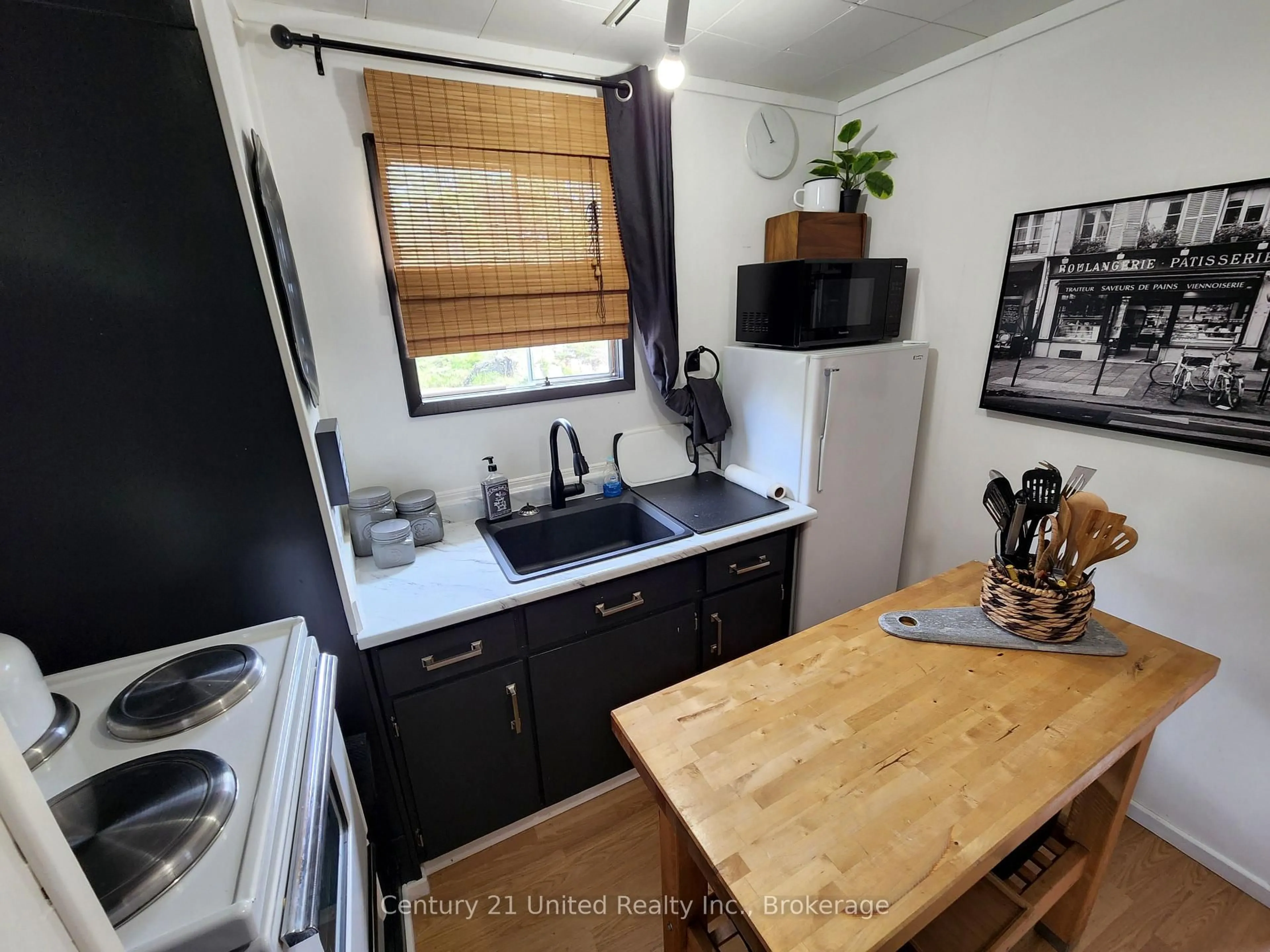 Standard kitchen, unknown for 3402 Island 340, Trent Lakes Ontario K0L 1J0