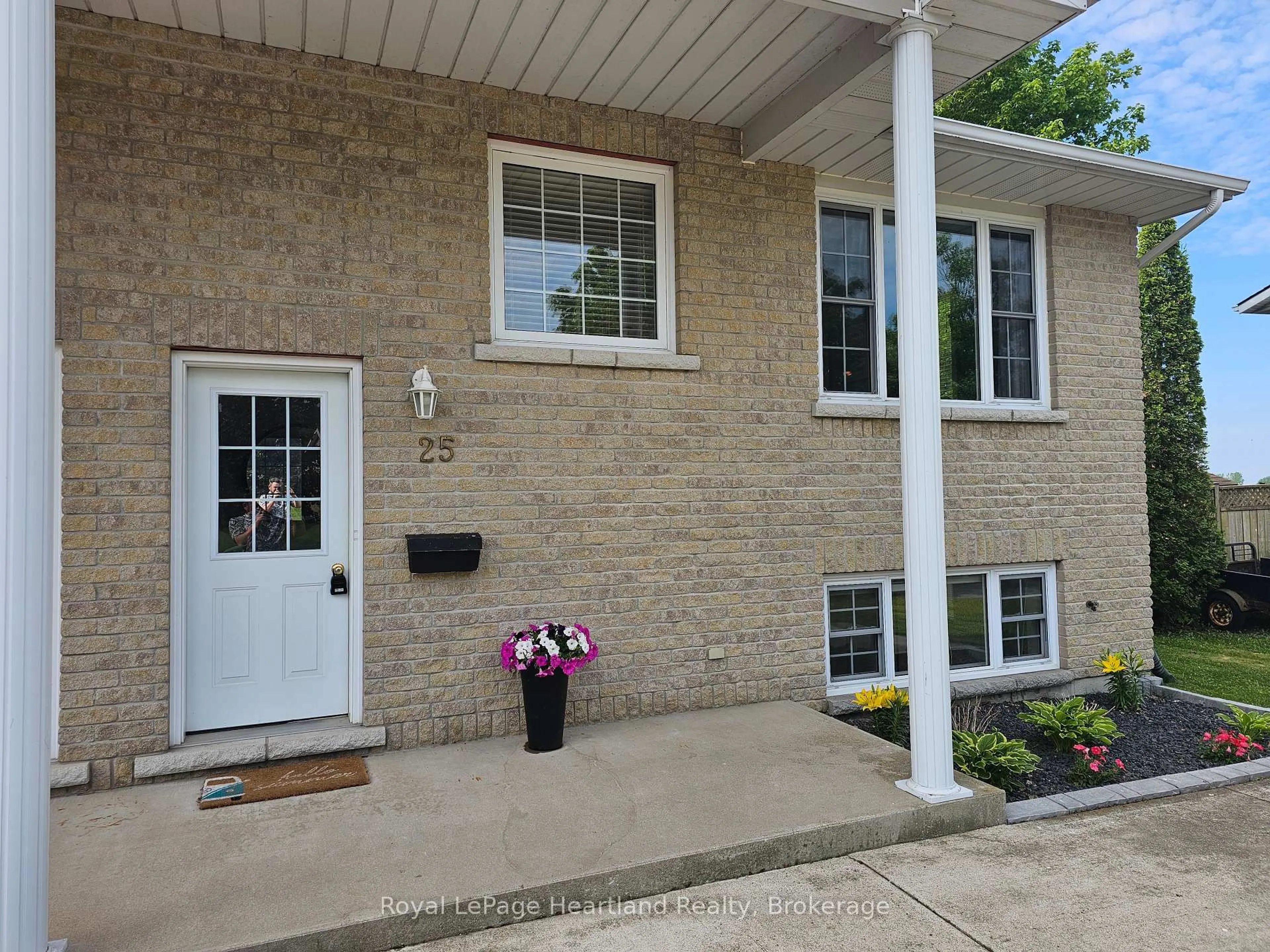 Unknown for 25 Lee Cres, Goderich Ontario N7A 4L3