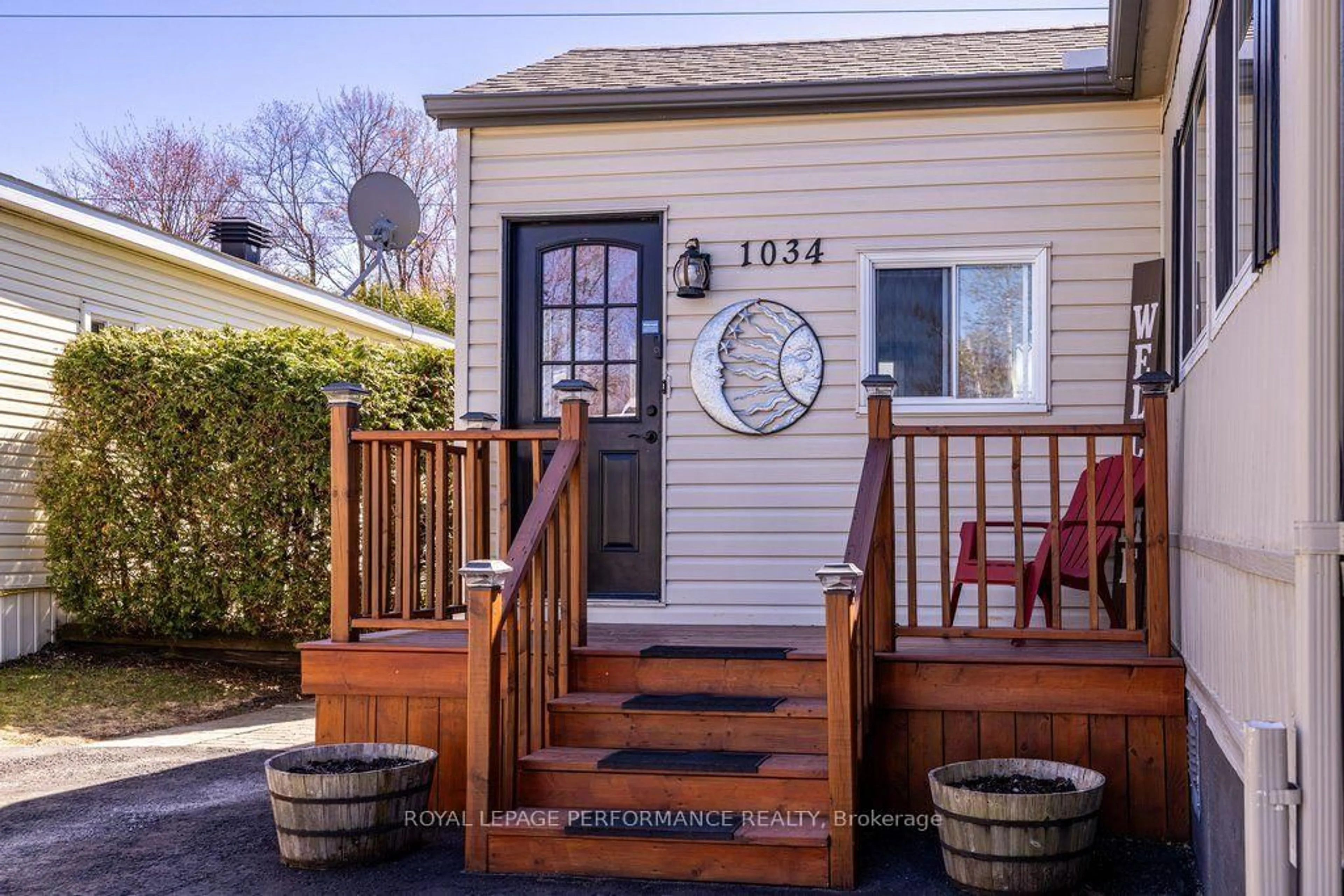 Patio, street for 1034 Vista Barrett Private, Greely Ontario K4P 1C8
