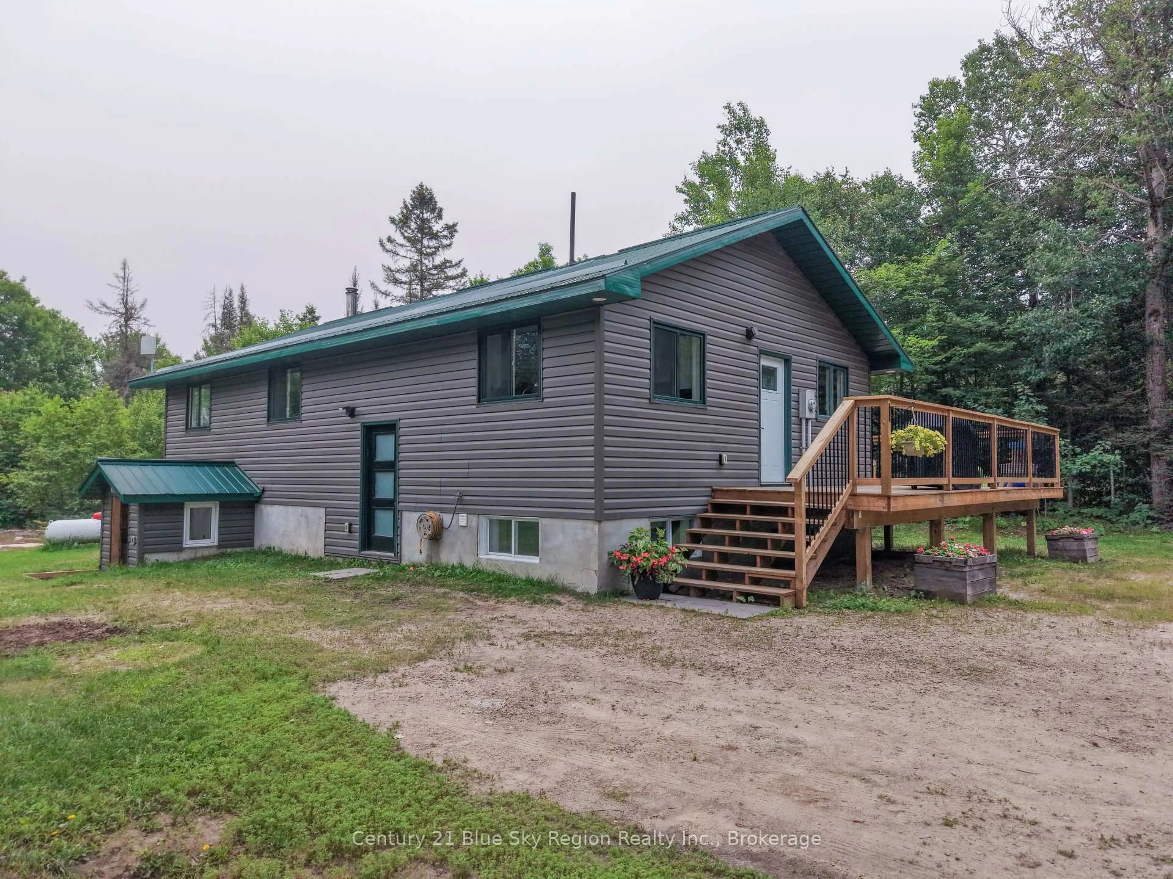 A pic from outside/outdoor area/front of a property/back of a property/a pic from drone, building for 887 Development Rd, Bonfield Ontario P0H 2E0