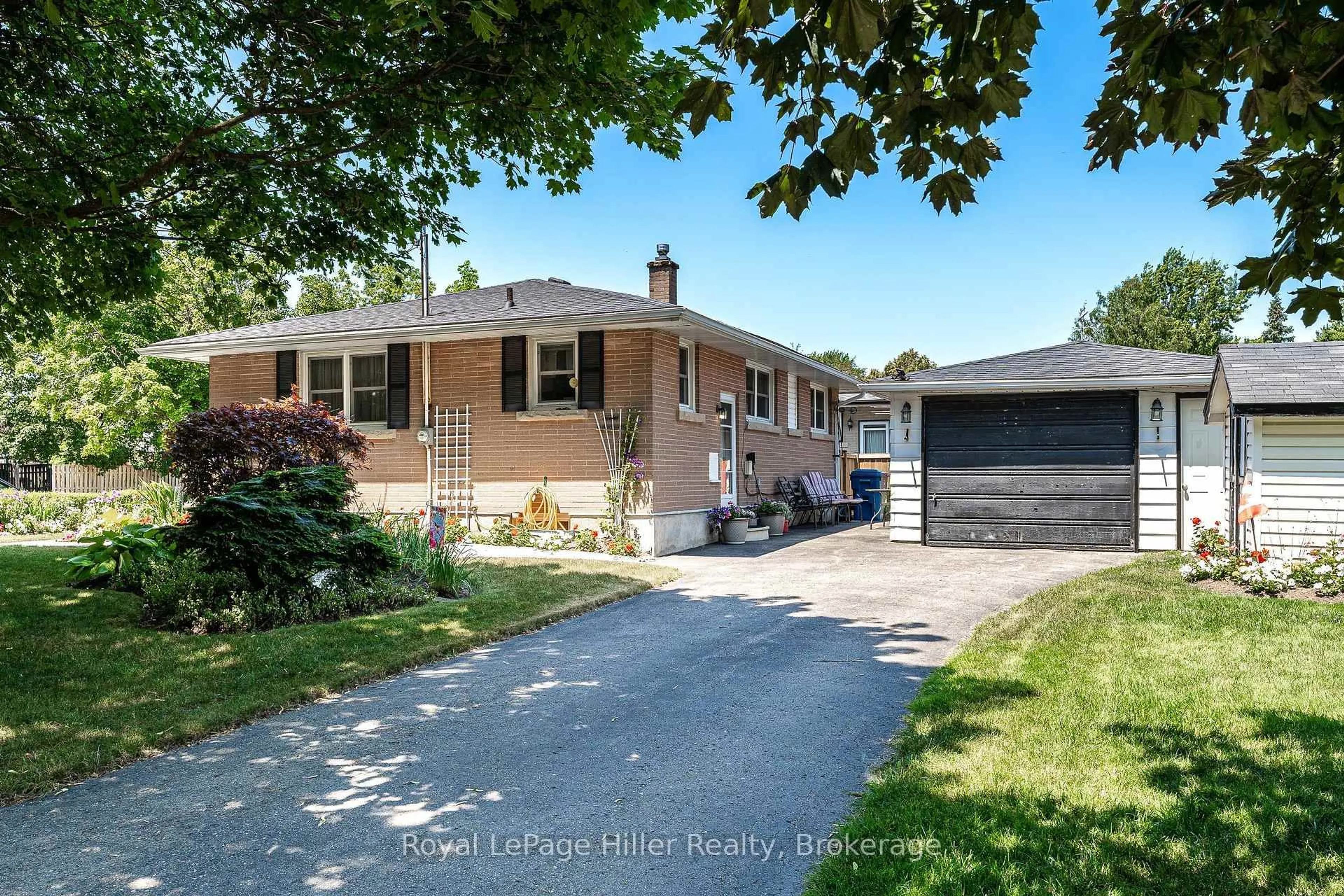 Unknown for 185 Strachan St, Stratford Ontario N5A 2B4