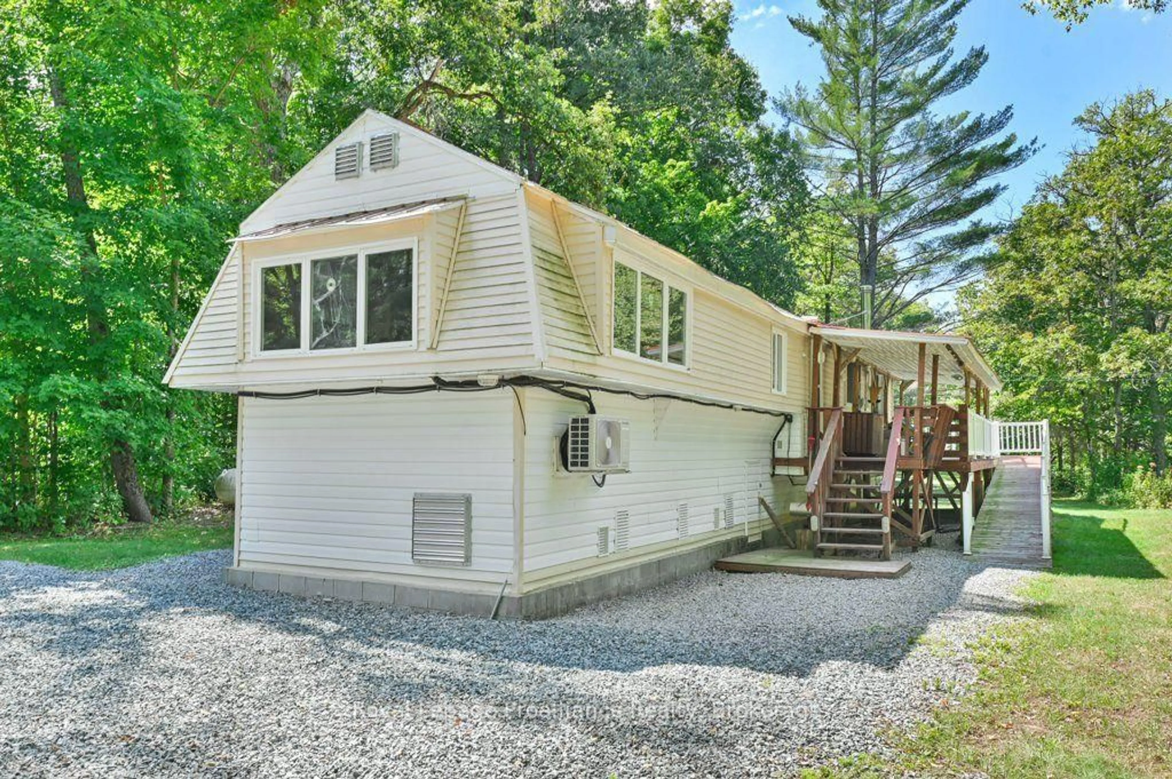 Home with vinyl exterior material, unknown for 174 Cottage Lane, Tweed Ontario K0K 3J0