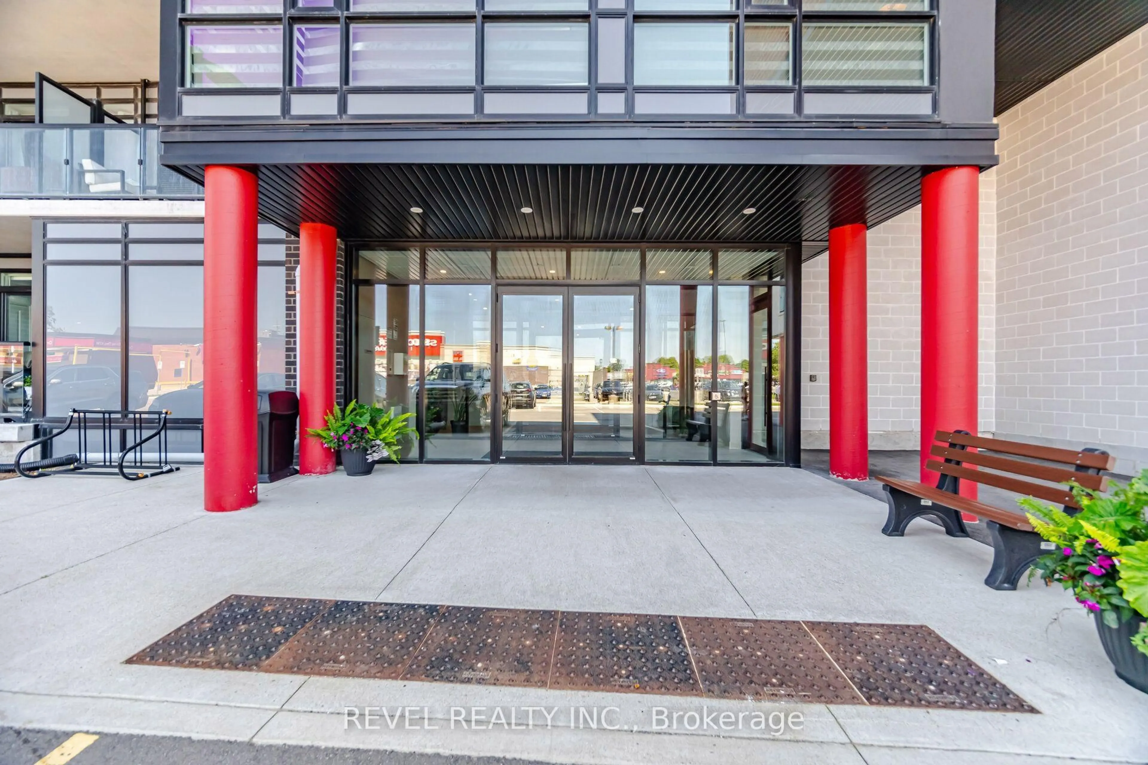 Indoor foyer for 5 Hamilton St #214, Hamilton Ontario L8B 2A4