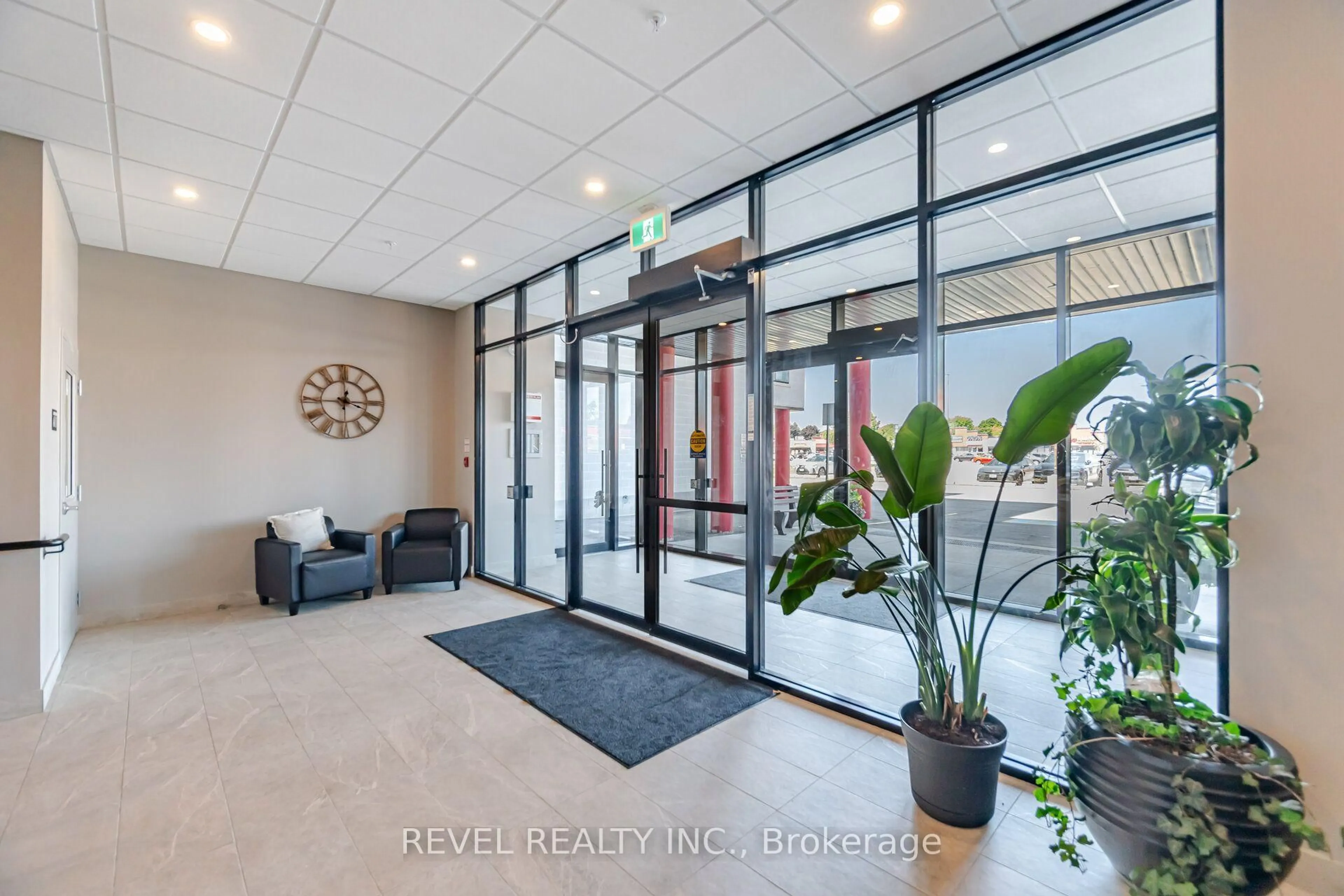 Indoor foyer for 5 Hamilton St #214, Hamilton Ontario L8B 2A4