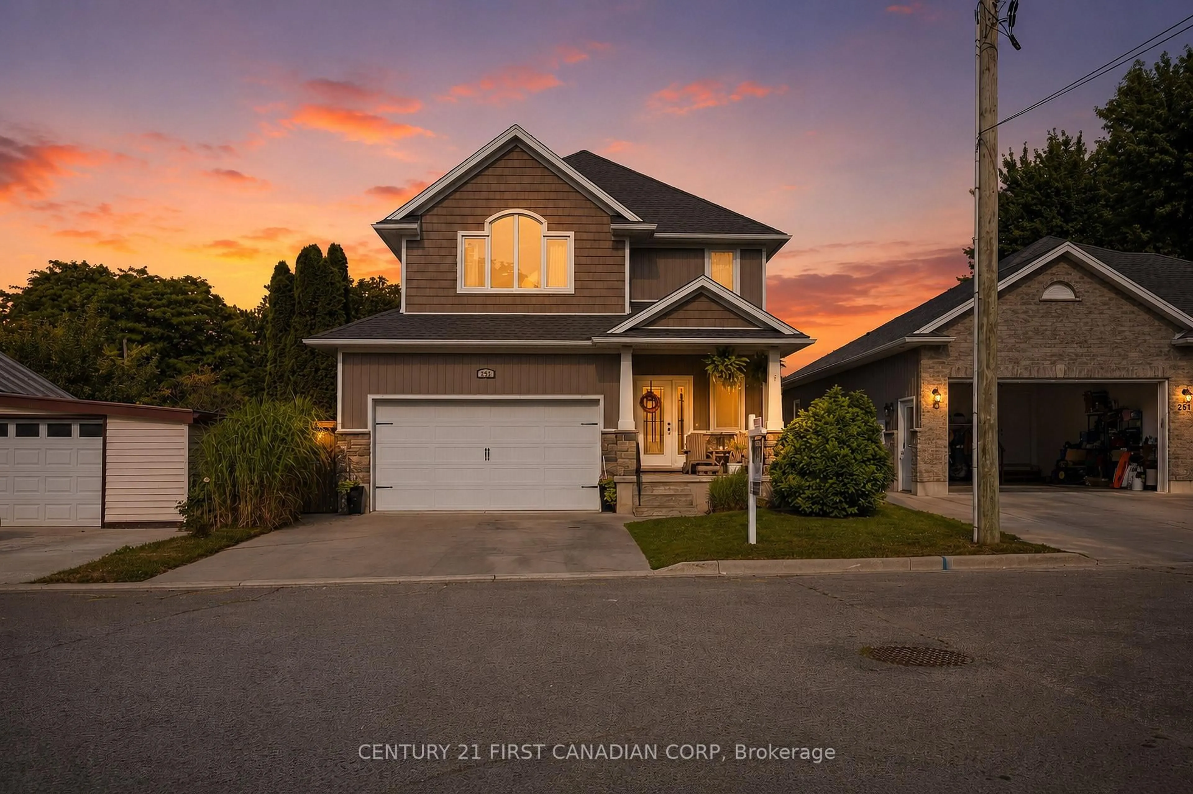 Unknown for 279 Oak St, Lucan Biddulph Ontario N0M 2J0
