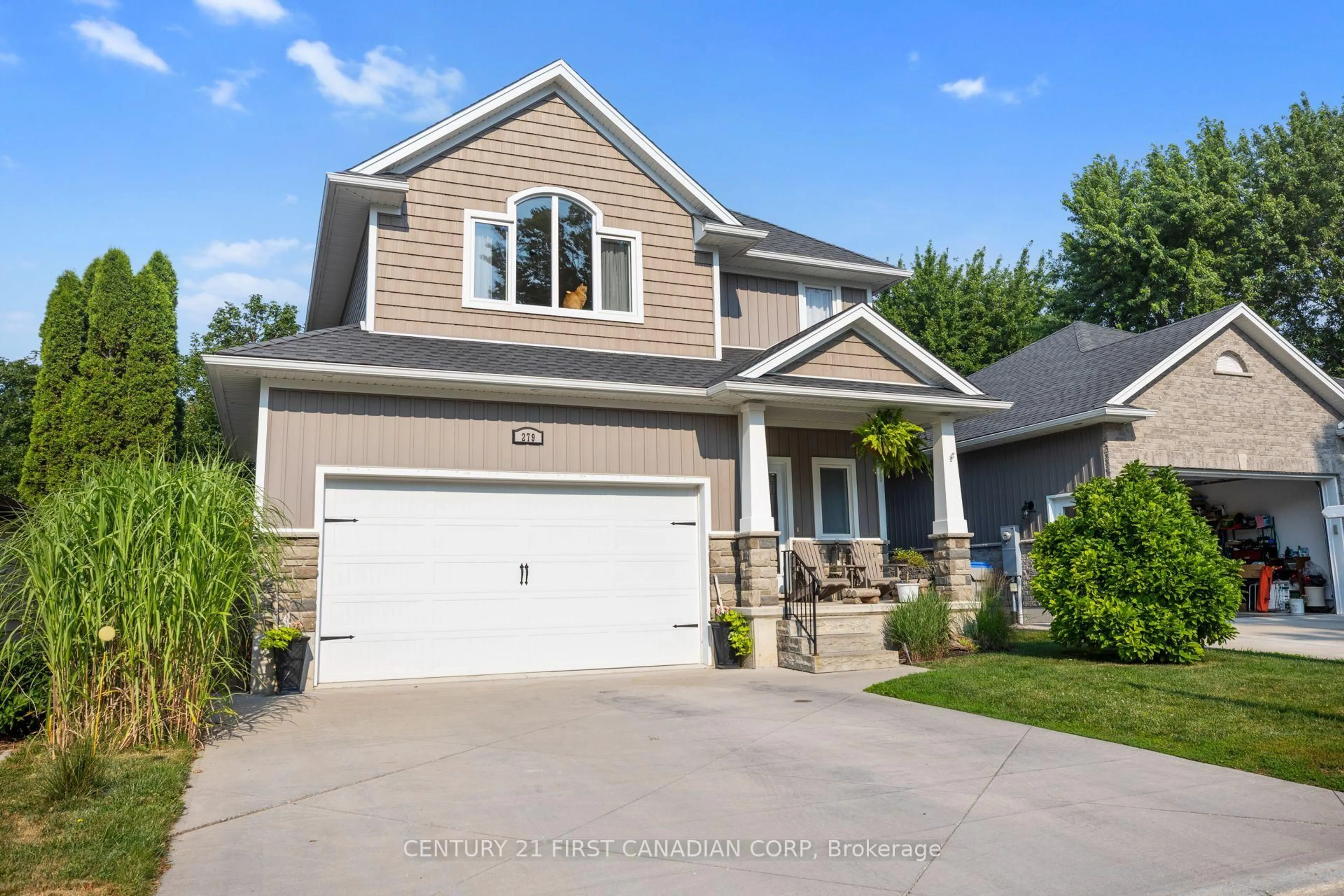 Home with vinyl exterior material, street for 279 Oak St, Lucan Biddulph Ontario N0M 2J0