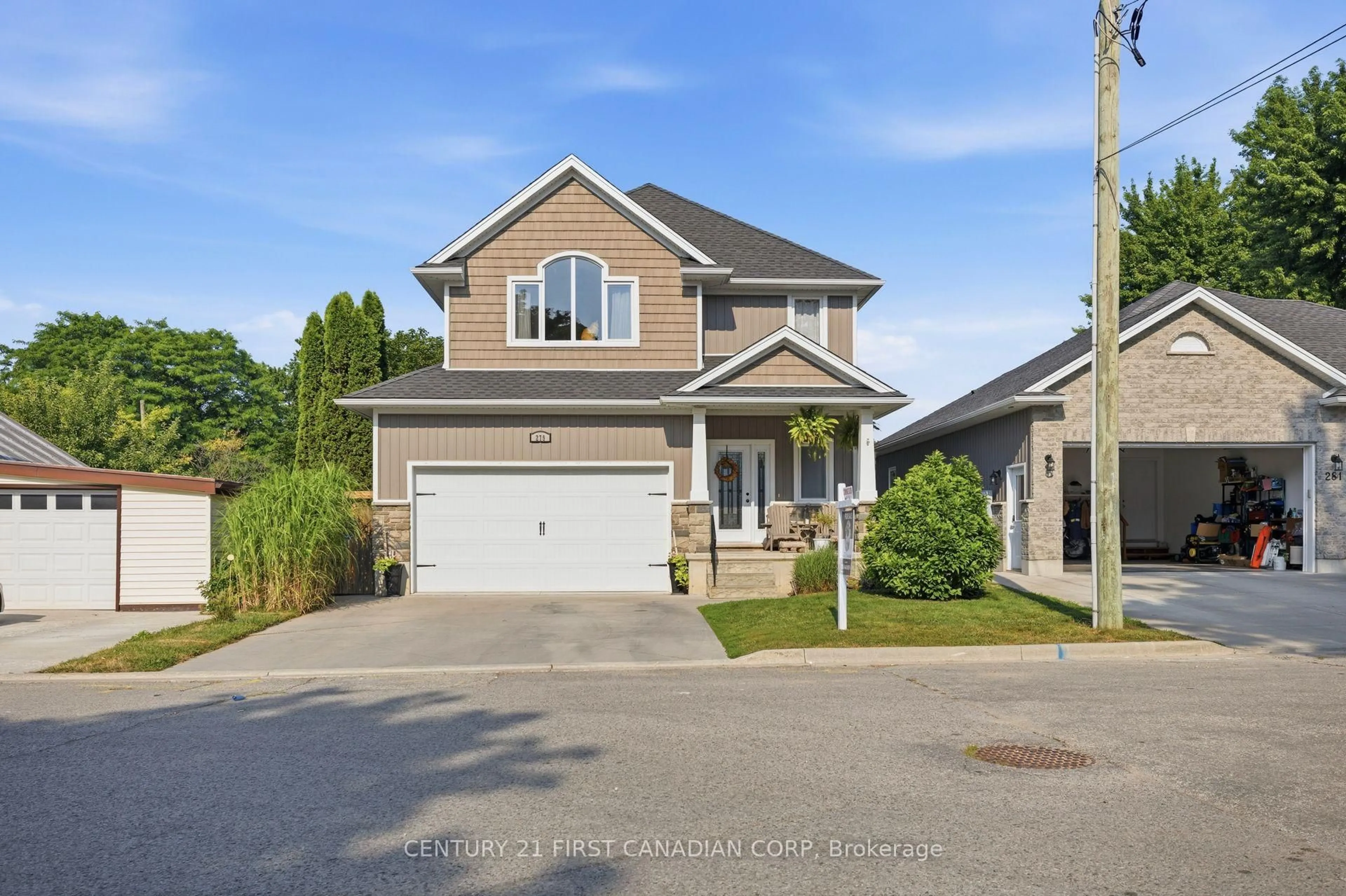 Home with vinyl exterior material, street for 279 Oak St, Lucan Biddulph Ontario N0M 2J0