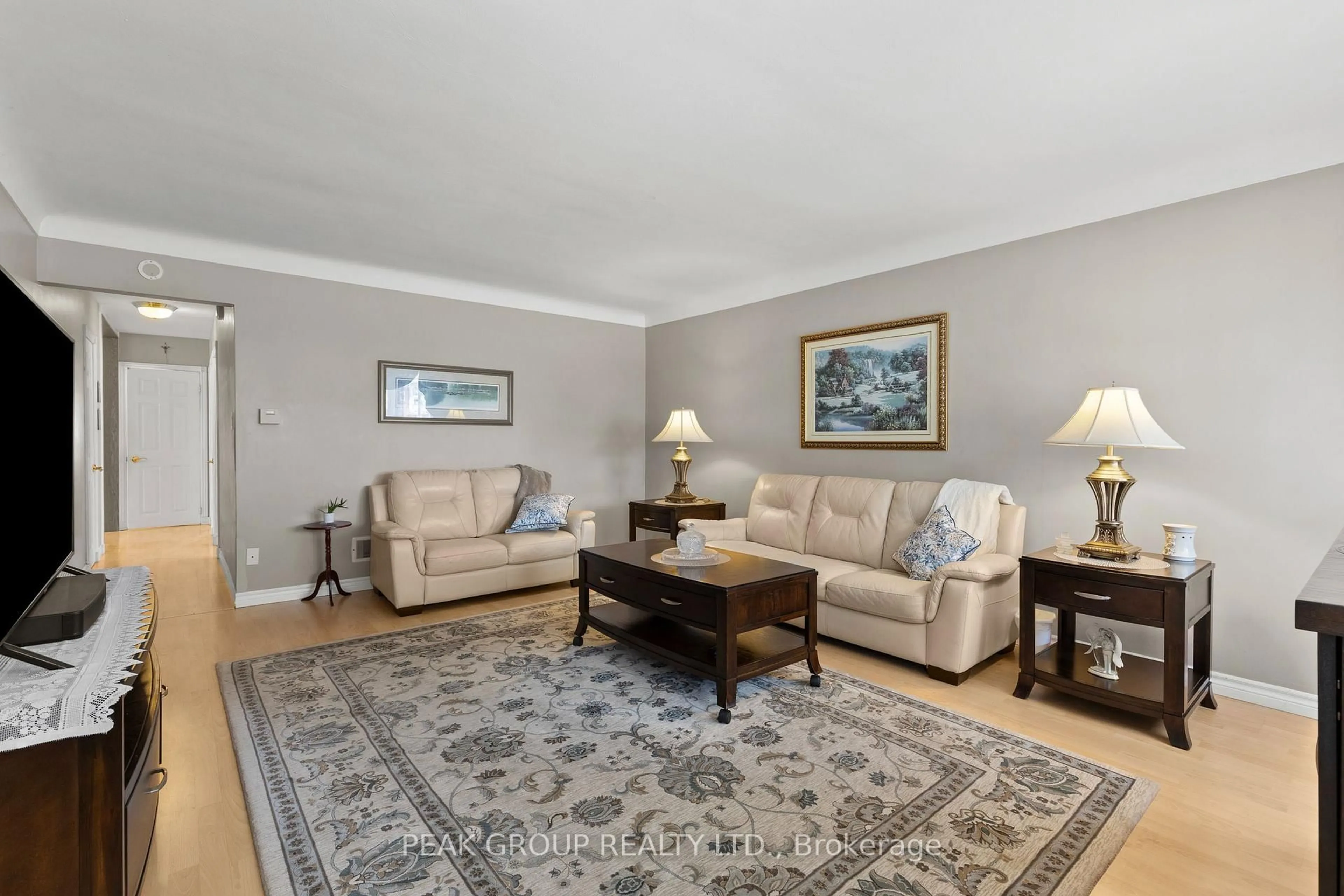 Living room with furniture, carpet floor for 6324 Taylor St, Niagara Falls Ontario L2G 2G1