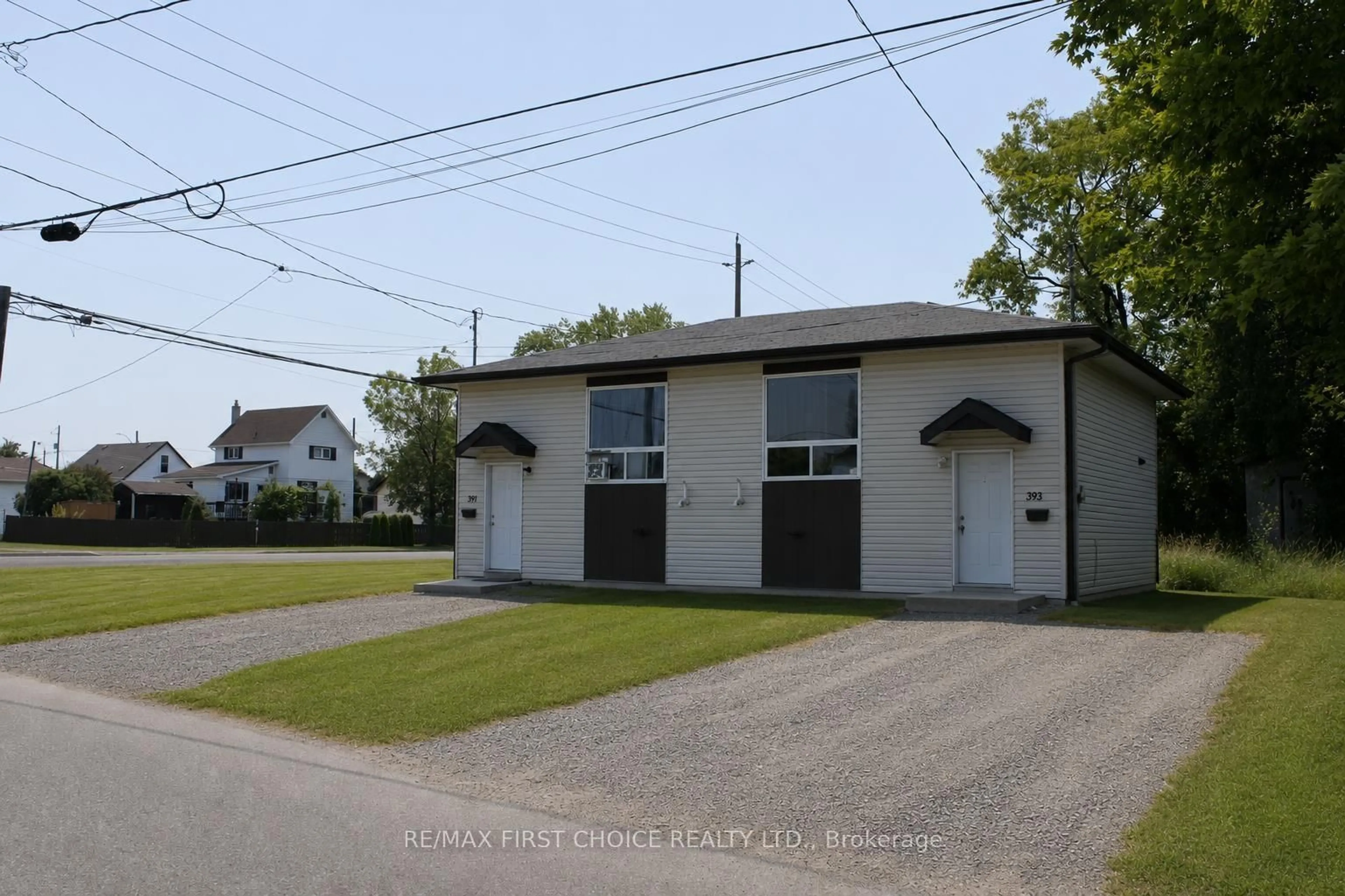 A pic from outside/outdoor area/front of a property/back of a property/a pic from drone, street for 391-393 Cuyler St, Thunder Bay Ontario P7A 1B3