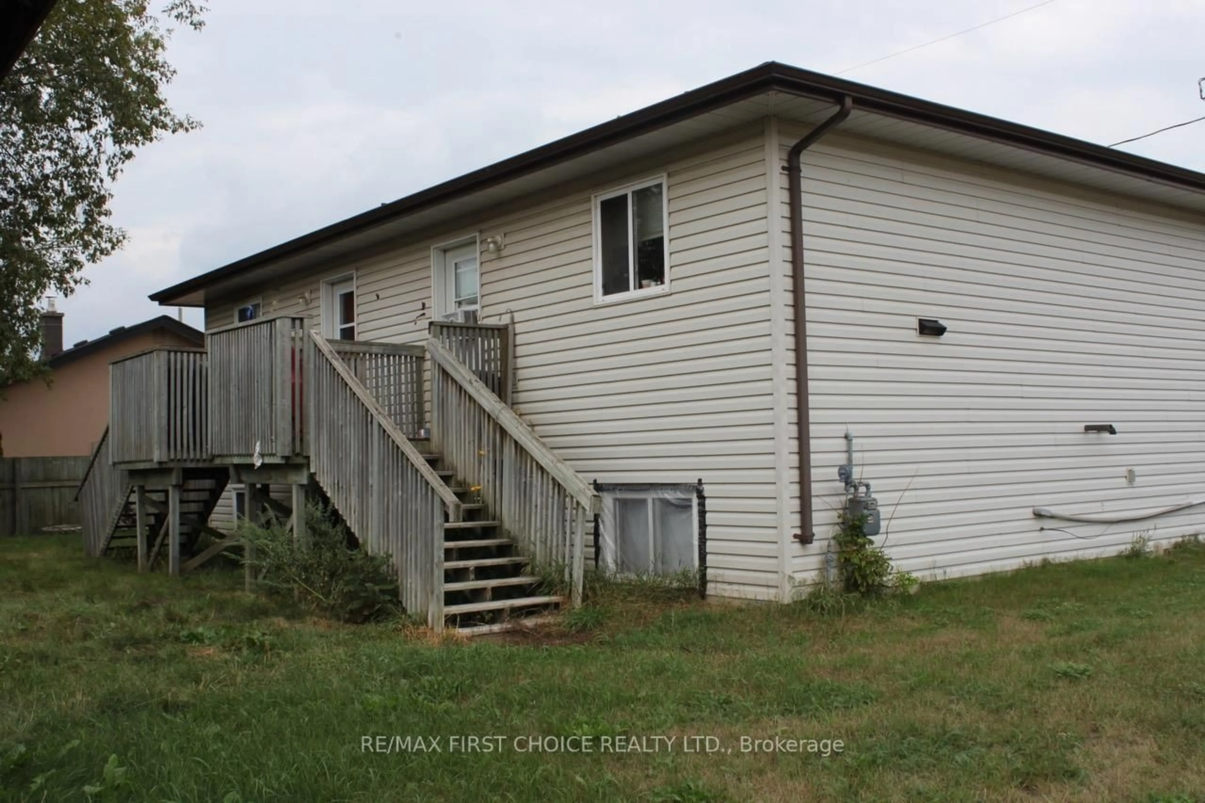 Unknown for 391-393 Cuyler St, Thunder Bay Ontario P7A 1B3
