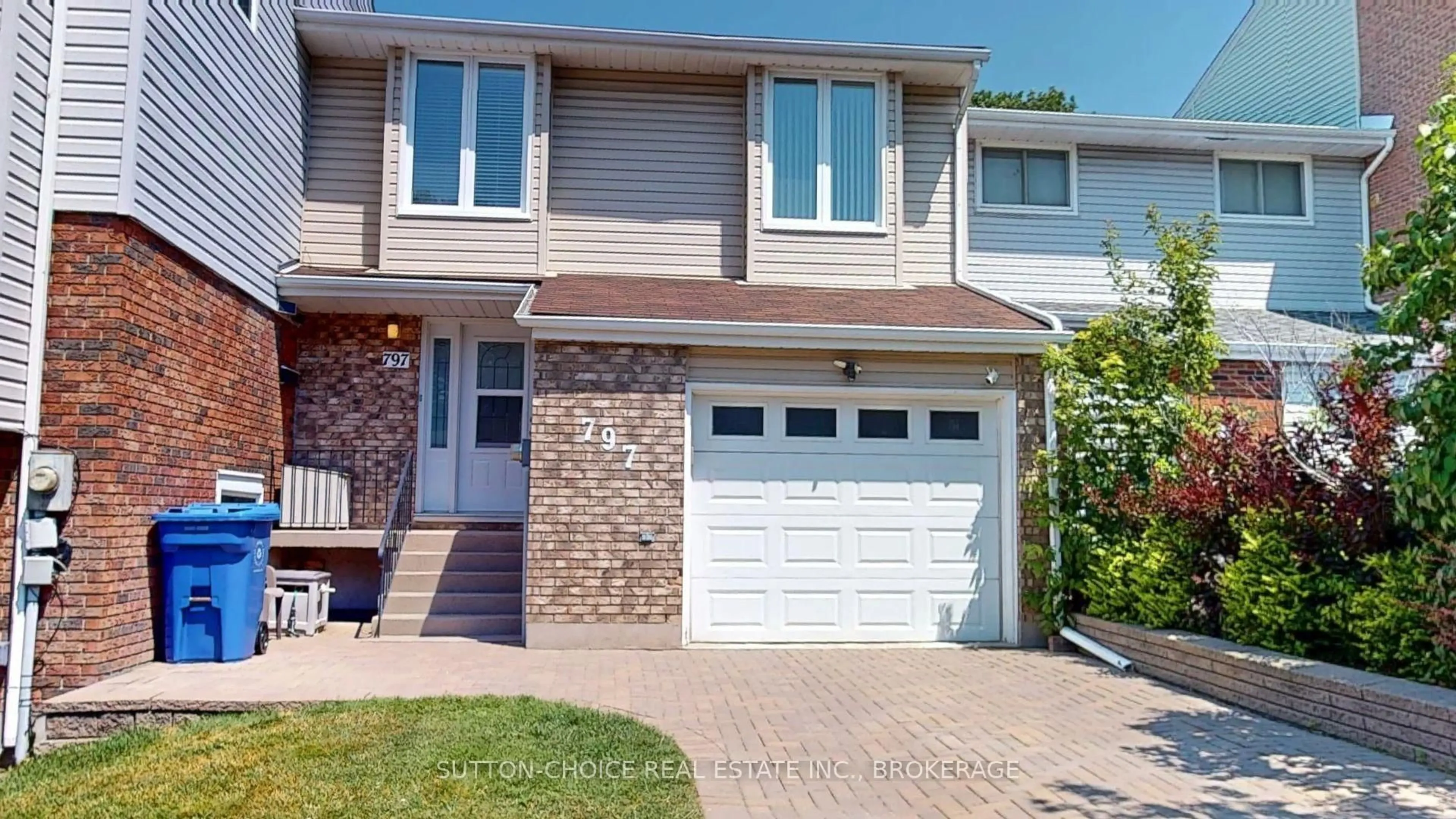 Home with vinyl exterior material, street for 797 Birchwood Rd, North Bay Ontario P1B 4T7