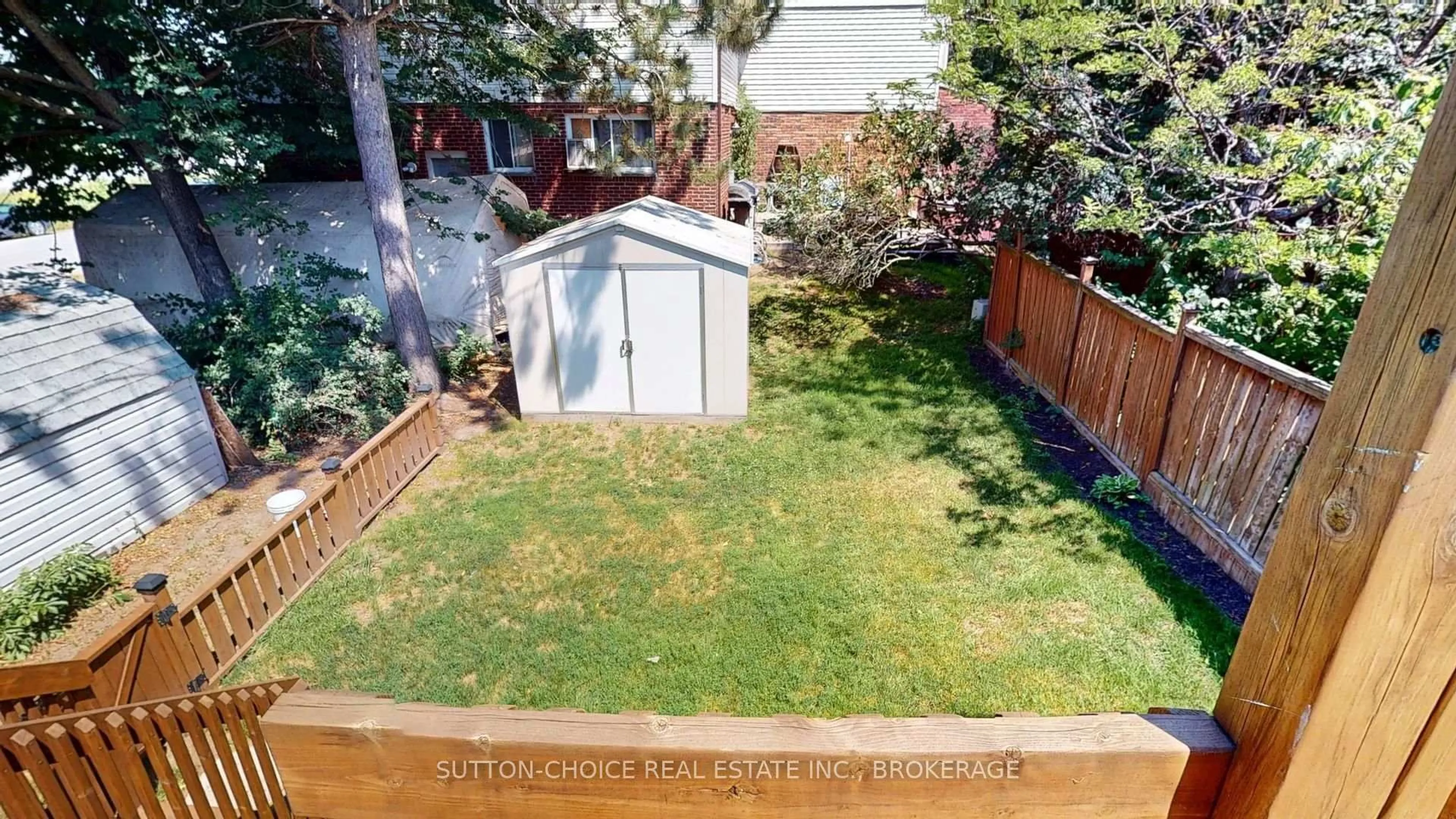 A pic from outside/outdoor area/front of a property/back of a property/a pic from drone, street for 797 Birchwood Rd, North Bay Ontario P1B 4T7