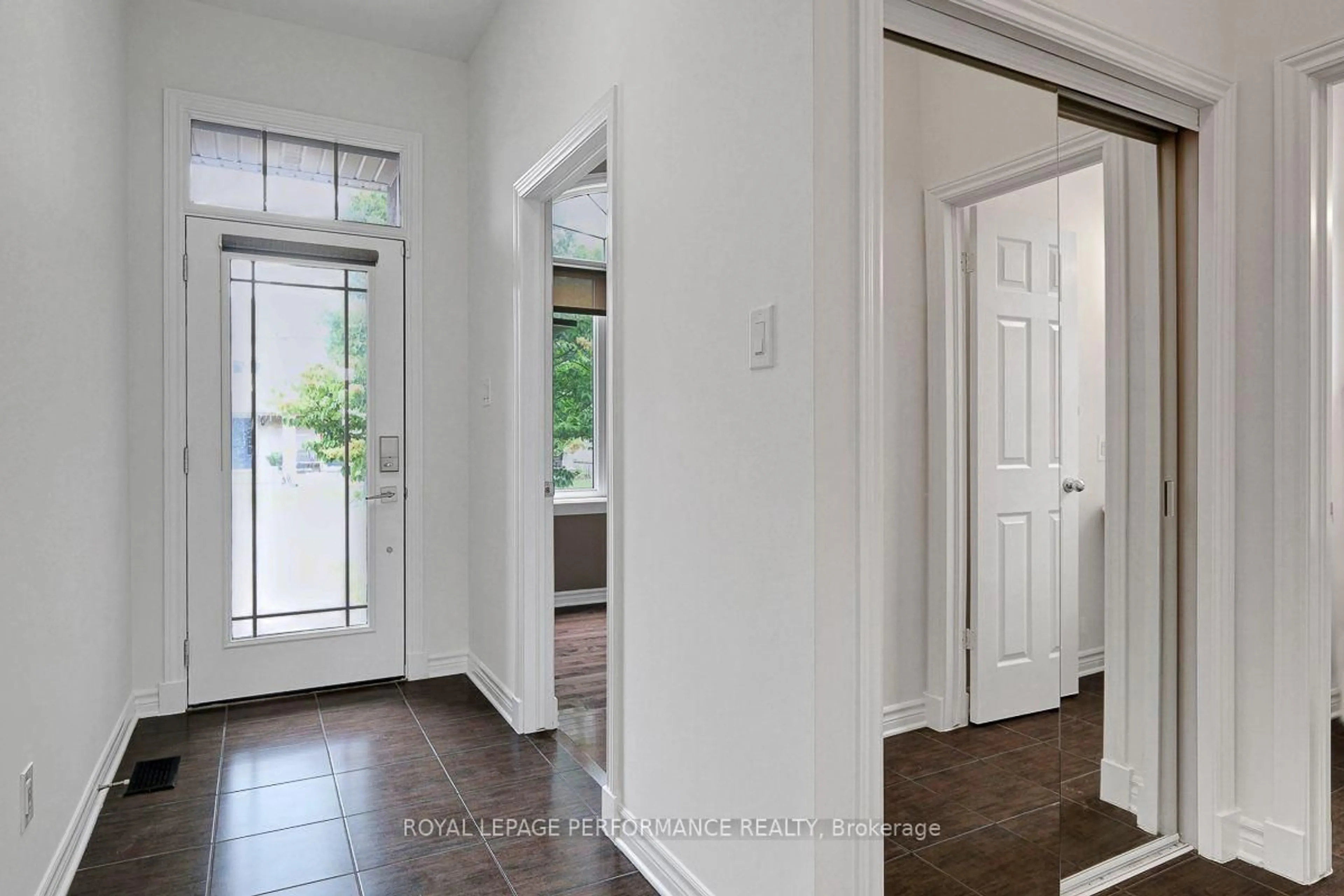 Indoor entryway for 171 Trail Side Circ, Orleans Ontario K4A 5B4