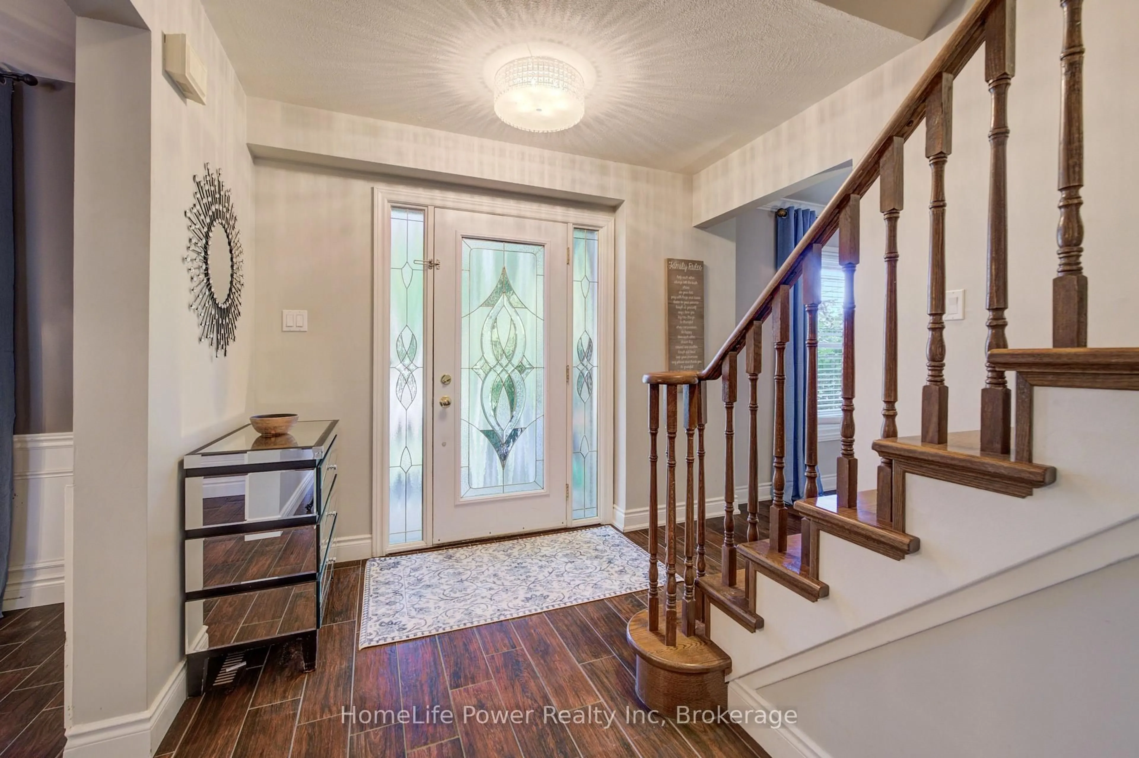 Indoor entryway for 41 McNiven Rd, Hamilton Ontario L9G 3T3