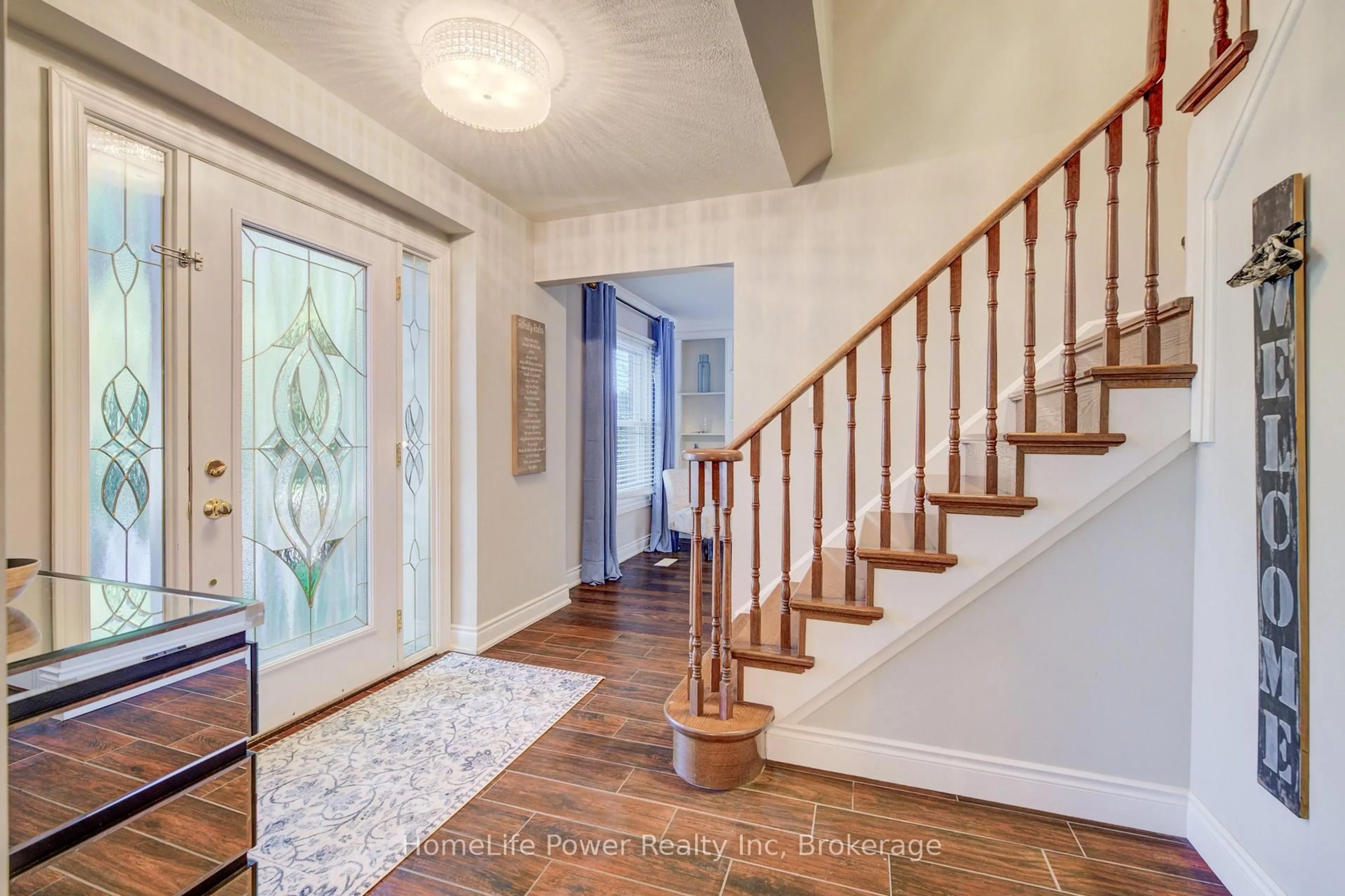 Indoor entryway for 41 McNiven Rd, Hamilton Ontario L9G 3T3