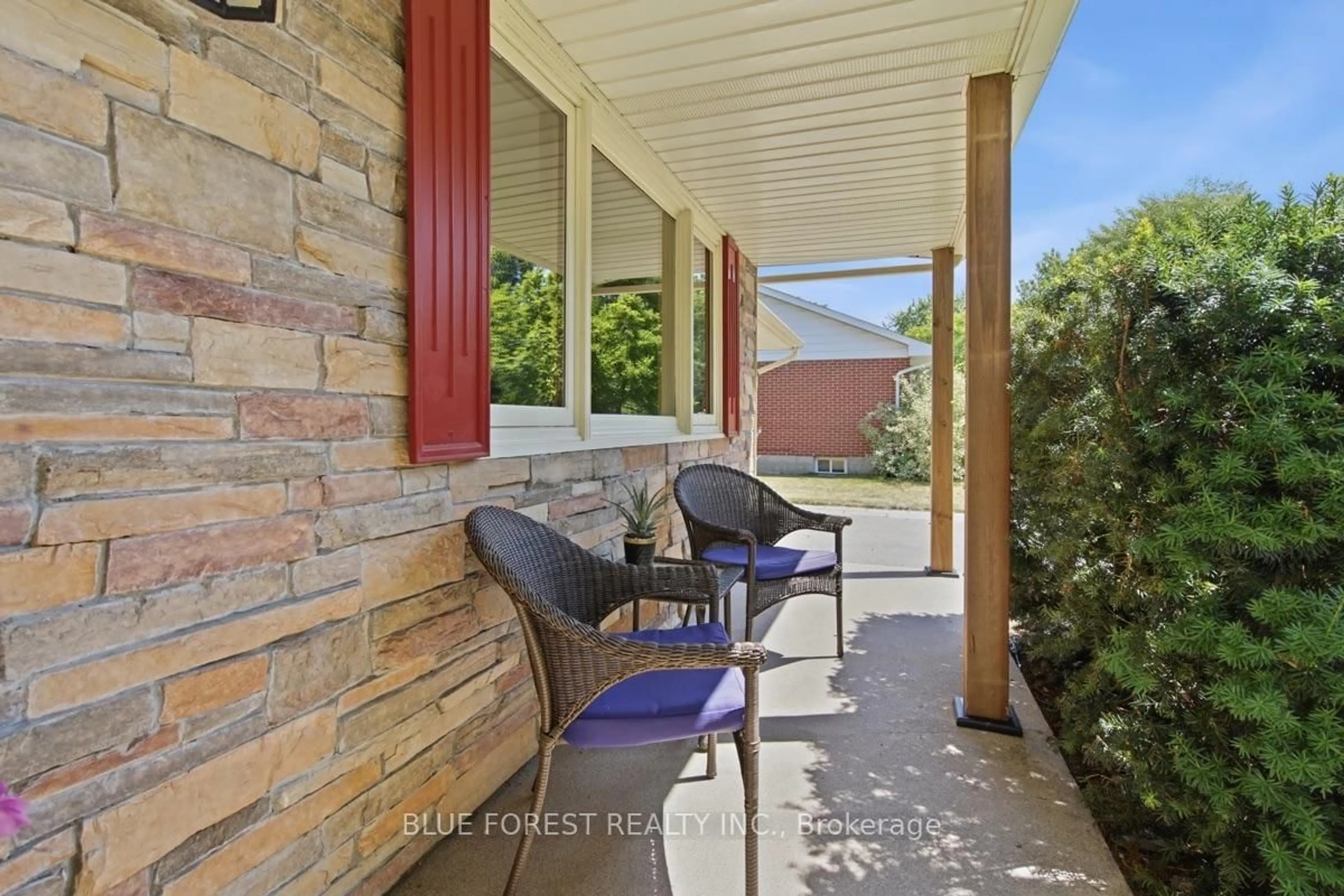 Patio, street for 708 Headley Dr, London North Ontario N6H 3V6