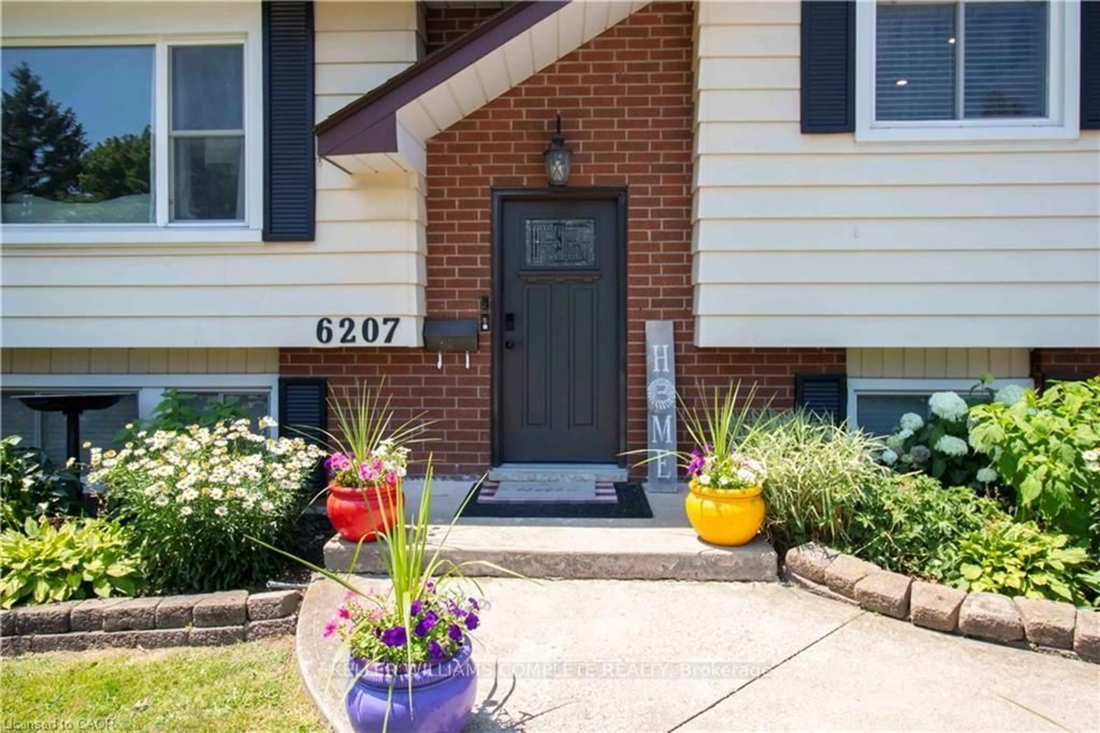 Home with brick exterior material, street for 6207 KIRKLAND Dr, Niagara Falls Ontario L2H 2A7