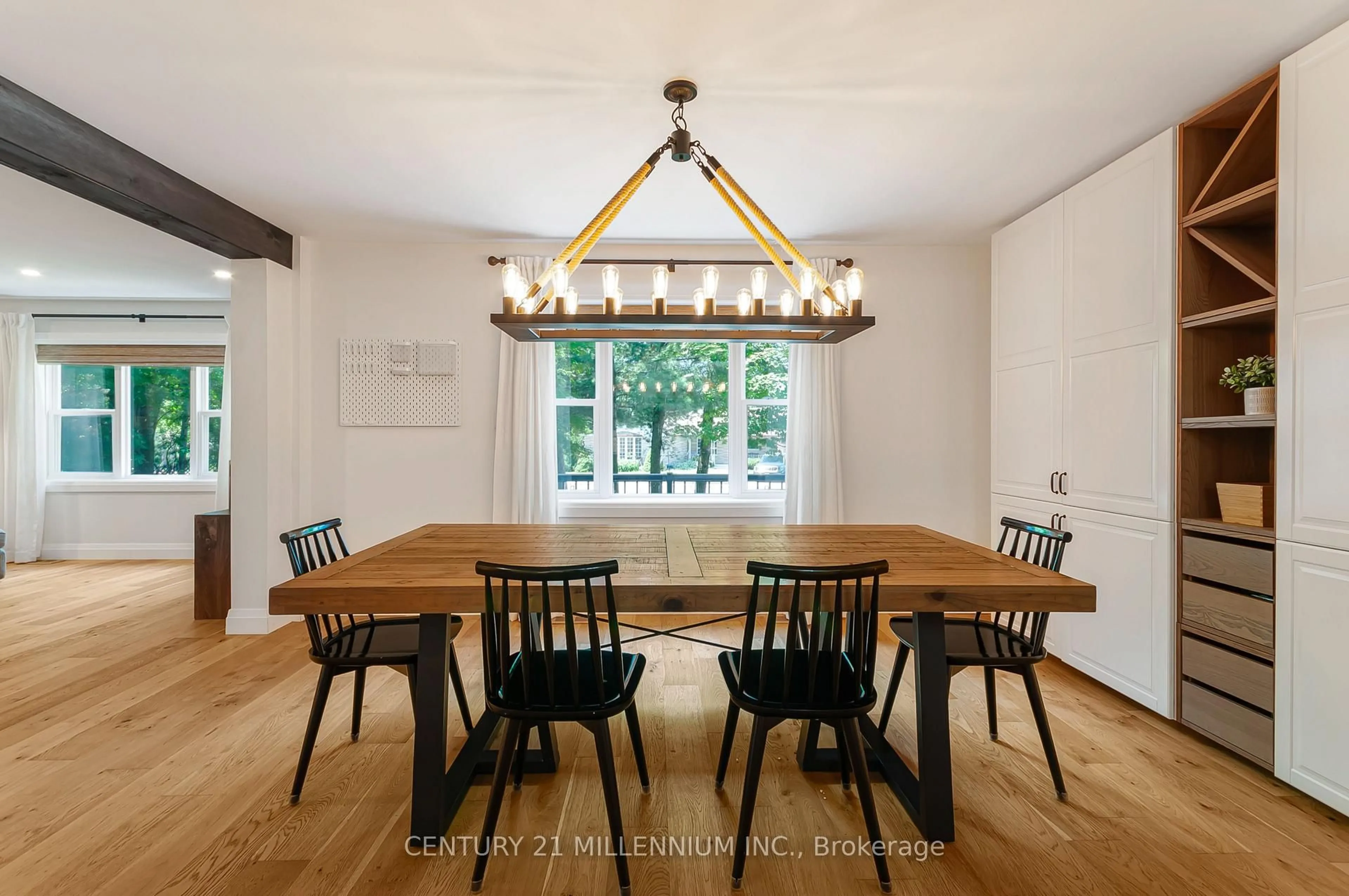 Dining room, wood/laminate floor for 850 Muskoka Rd, Gravenhurst Ontario P1P 1C1