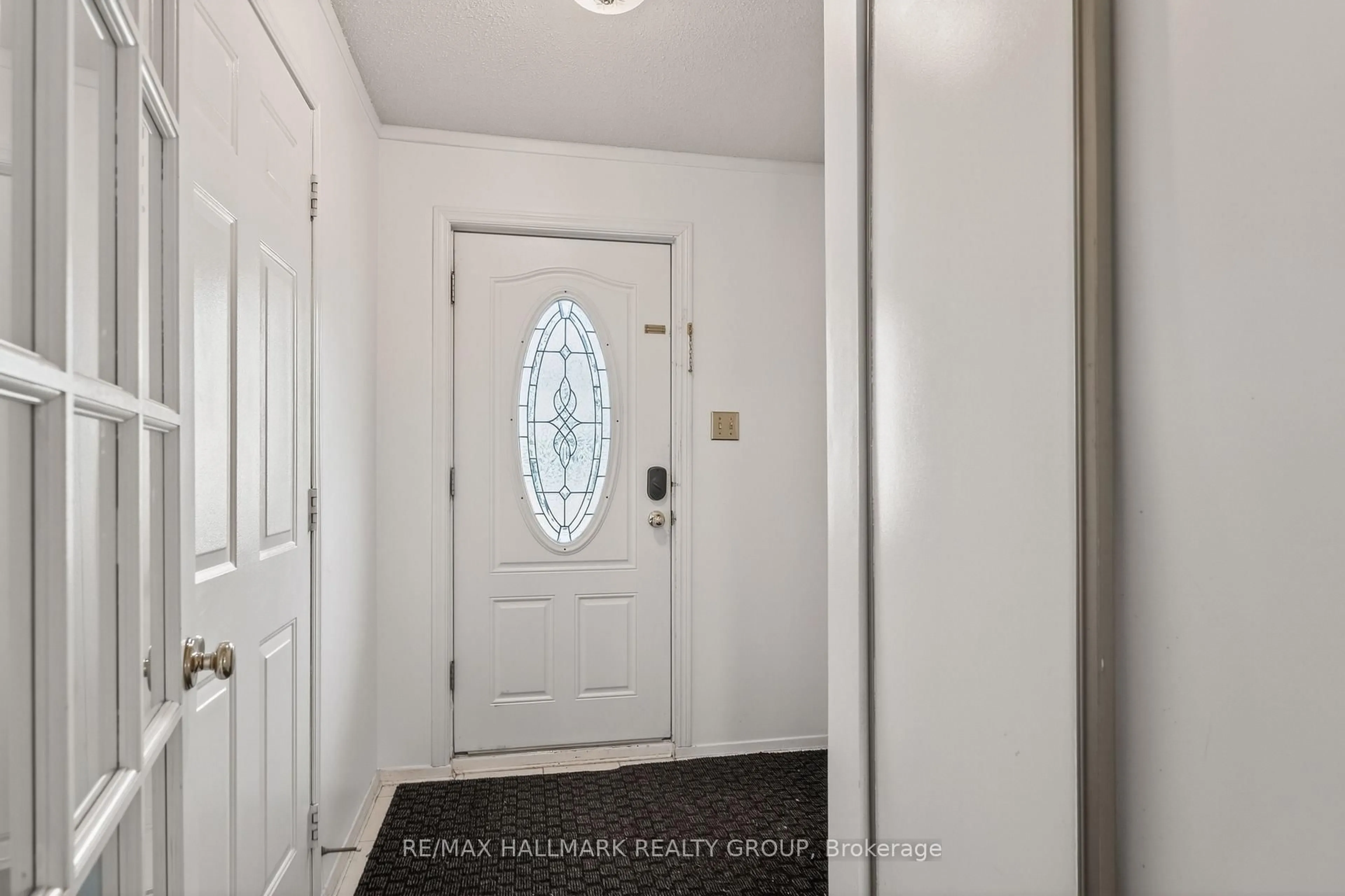 Indoor entryway for 1769 Bromont Way, Ottawa Ontario K1C 5K1
