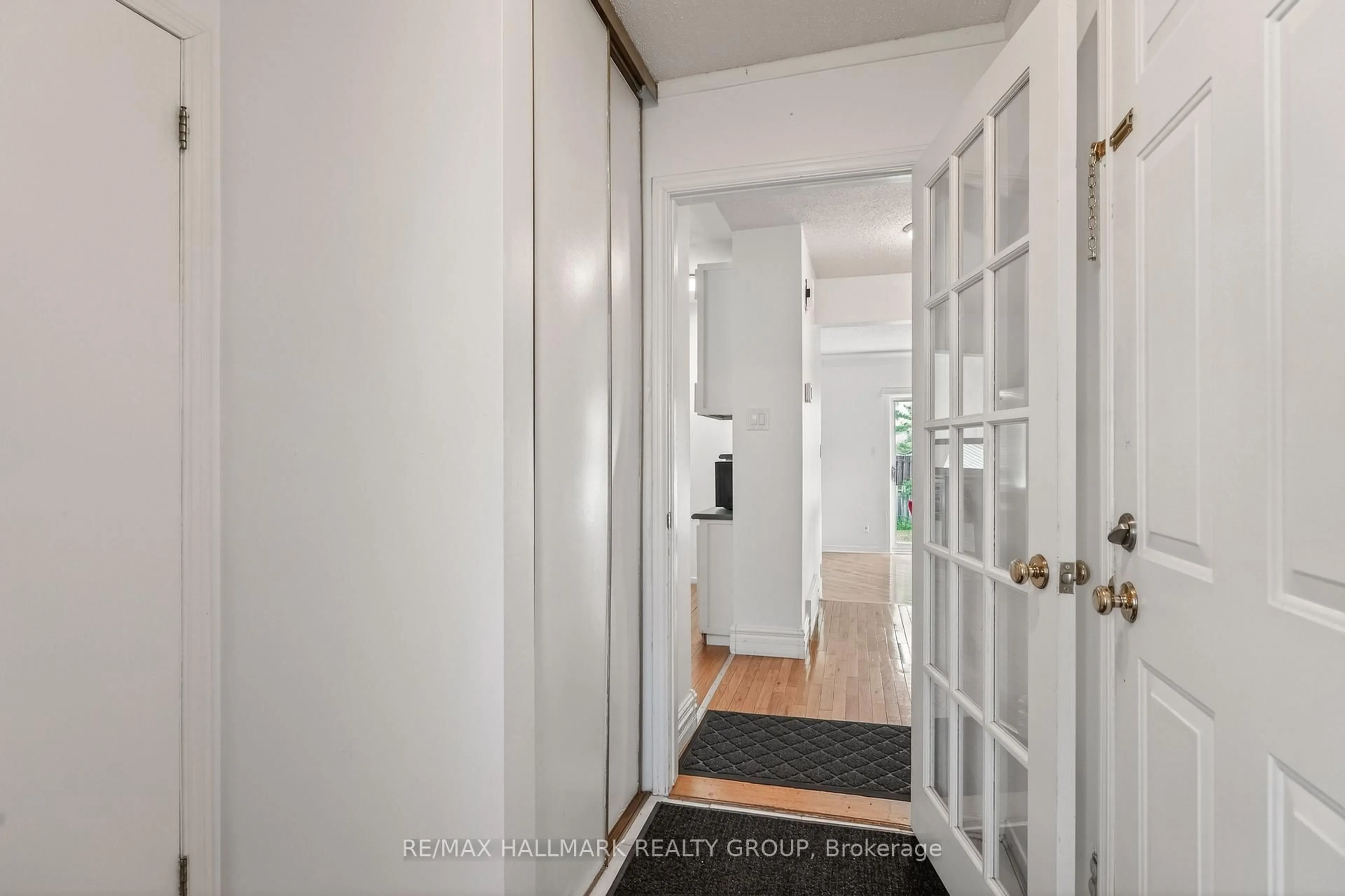 Indoor entryway for 1769 Bromont Way, Ottawa Ontario K1C 5K1