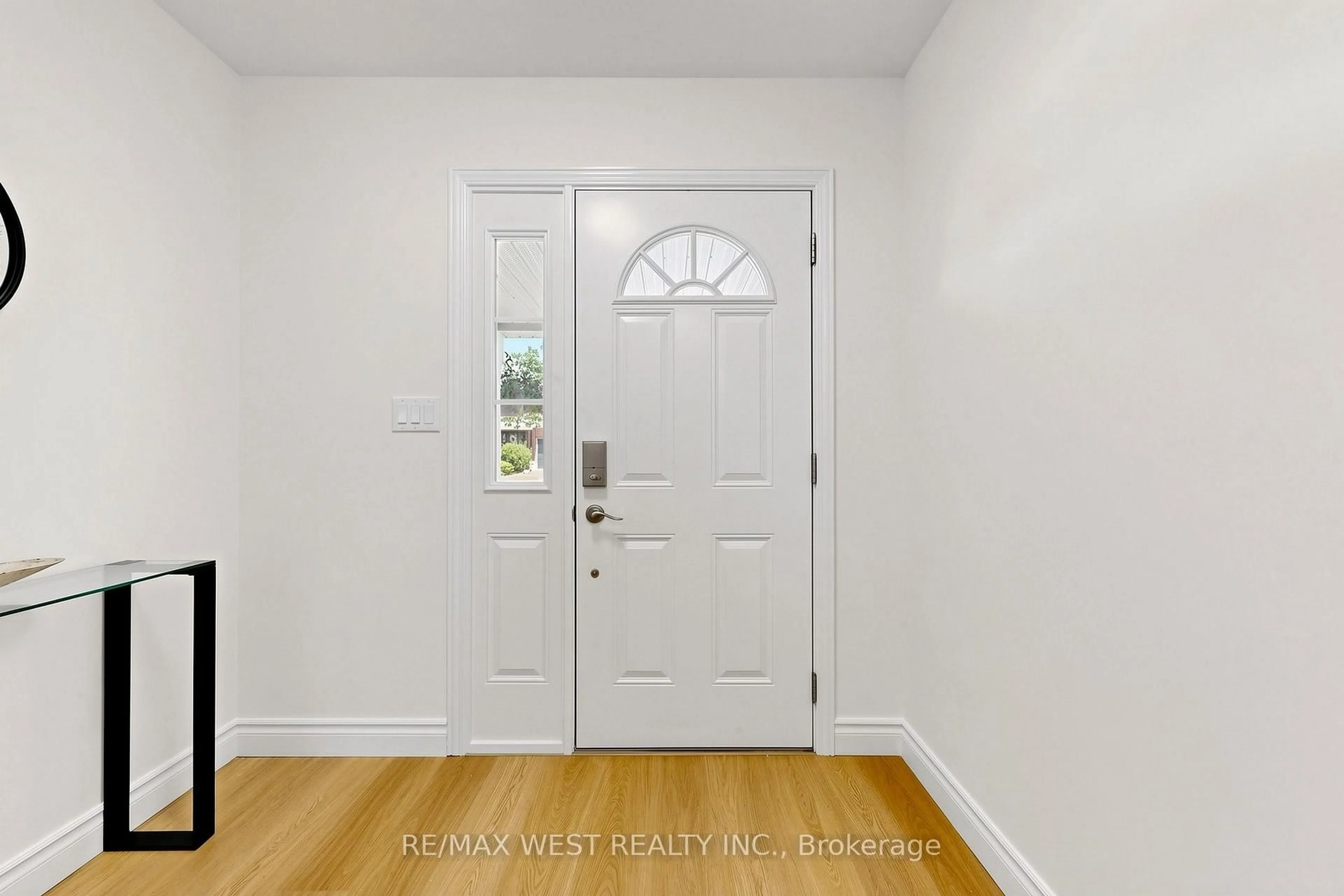 Indoor entryway for 571 St Moritz Ave, Waterloo Ontario N2T 2Z3