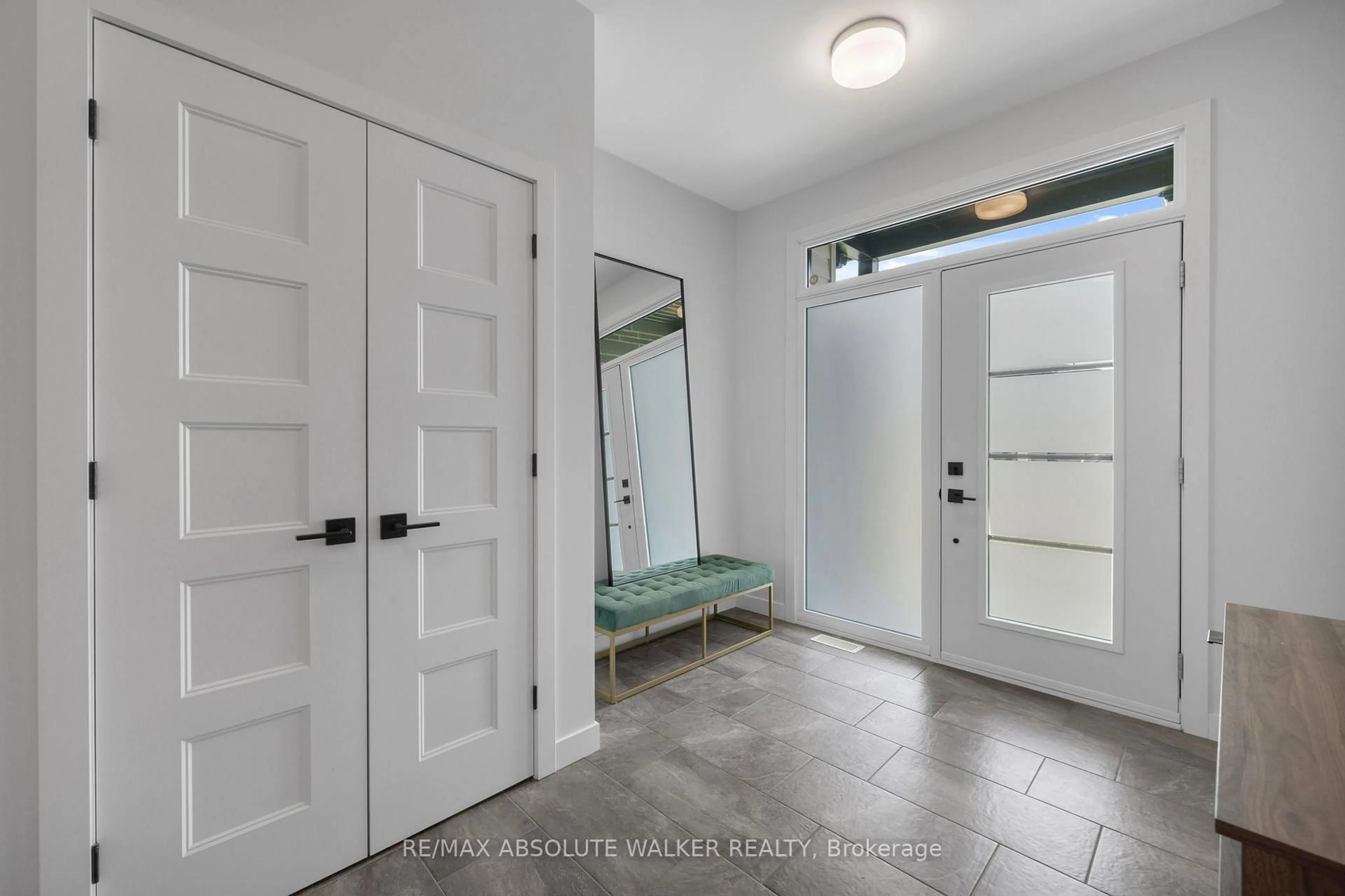 Indoor entryway for 46 Richer St, North Stormont Ontario K0A 1R0