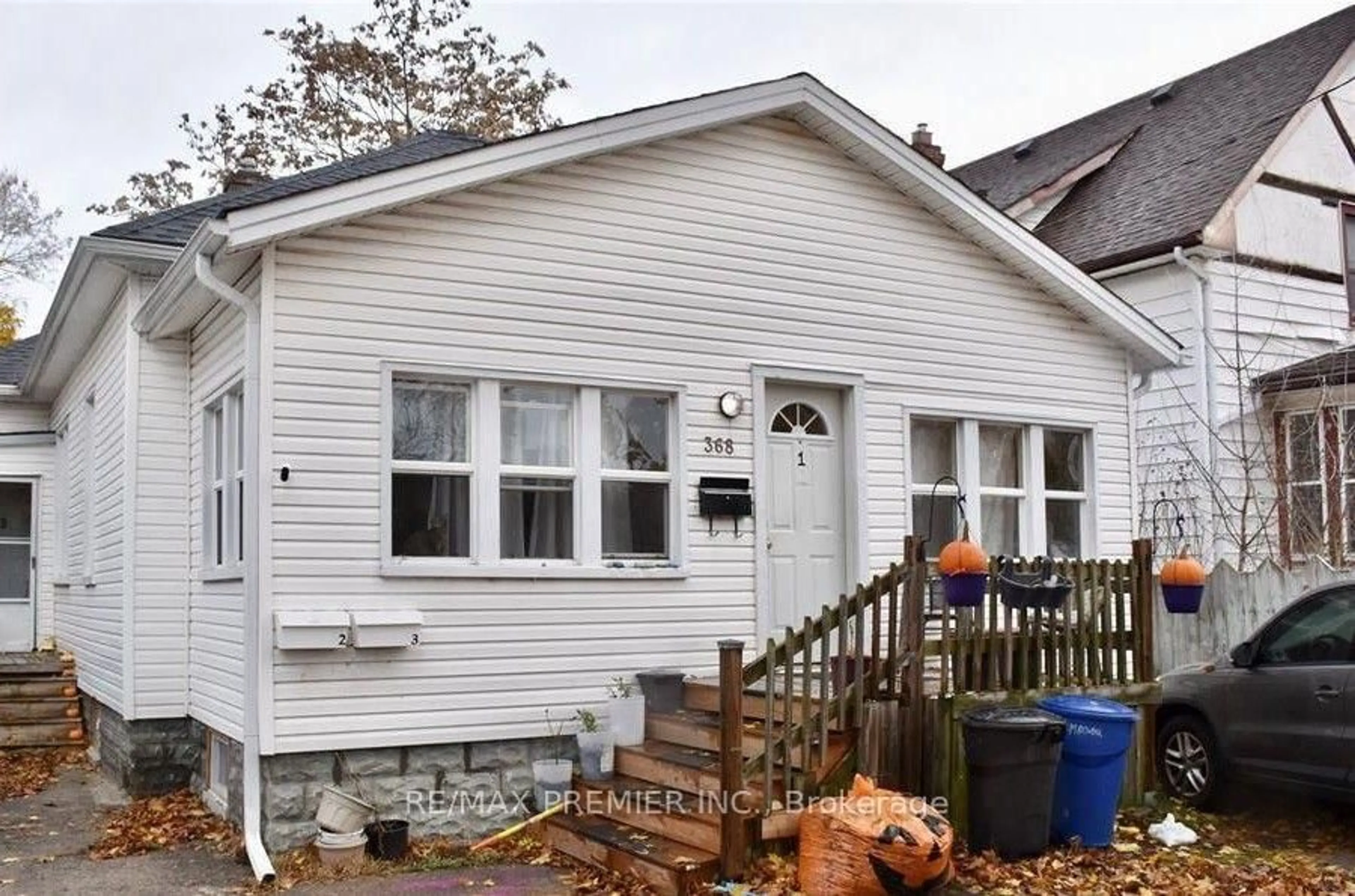 Home with vinyl exterior material, street for 368 Maxwell St, Sarnia Ontario N7T 5E2