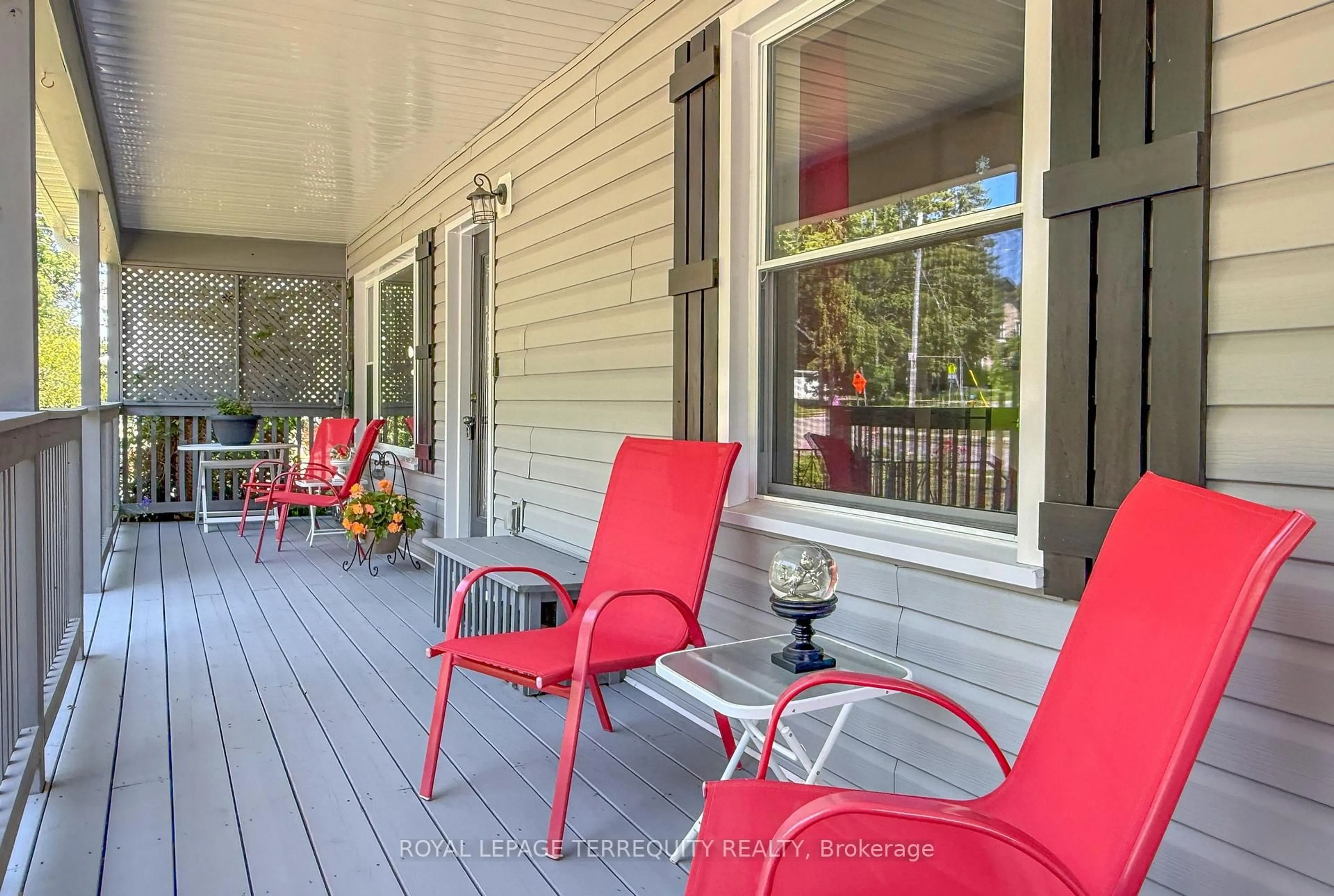 Patio, street for 24 Simcoe St, Kawartha Lakes Ontario K9V 2G4