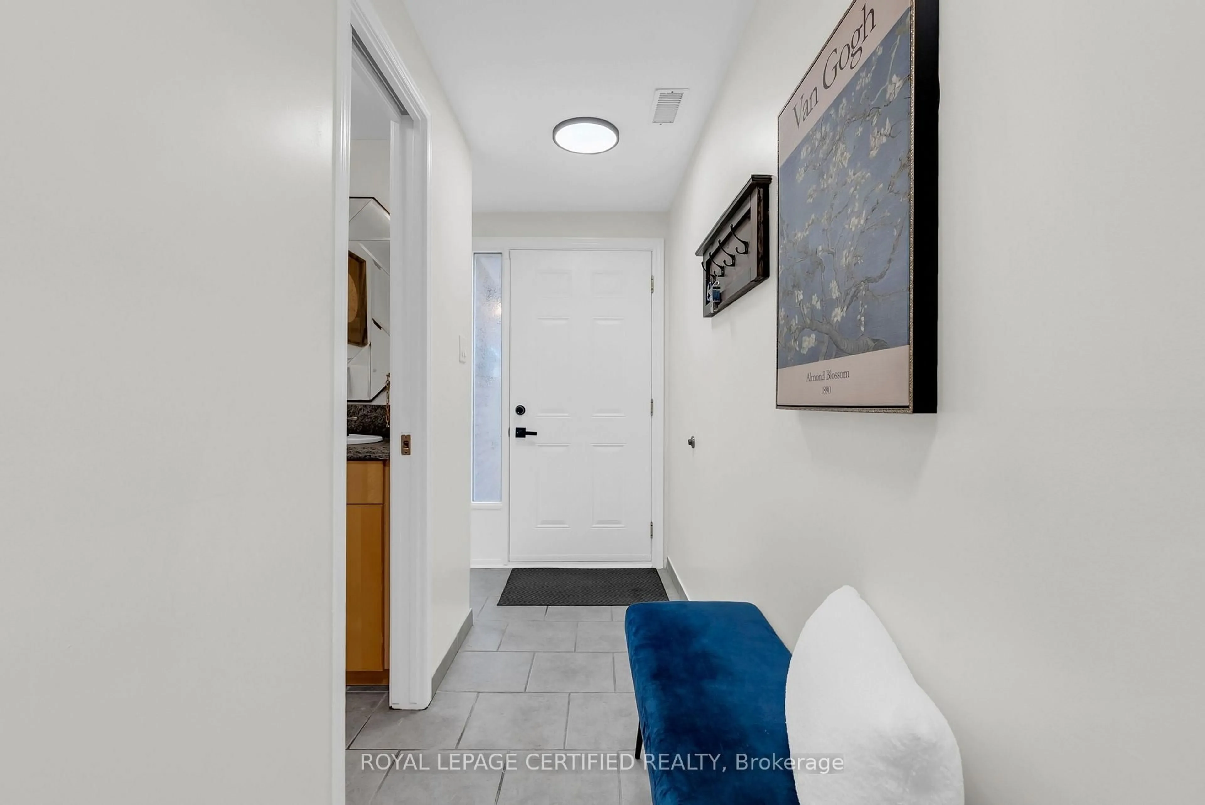 Indoor entryway for 11 Harrisford St #43, Hamilton Ontario L8K 6L7