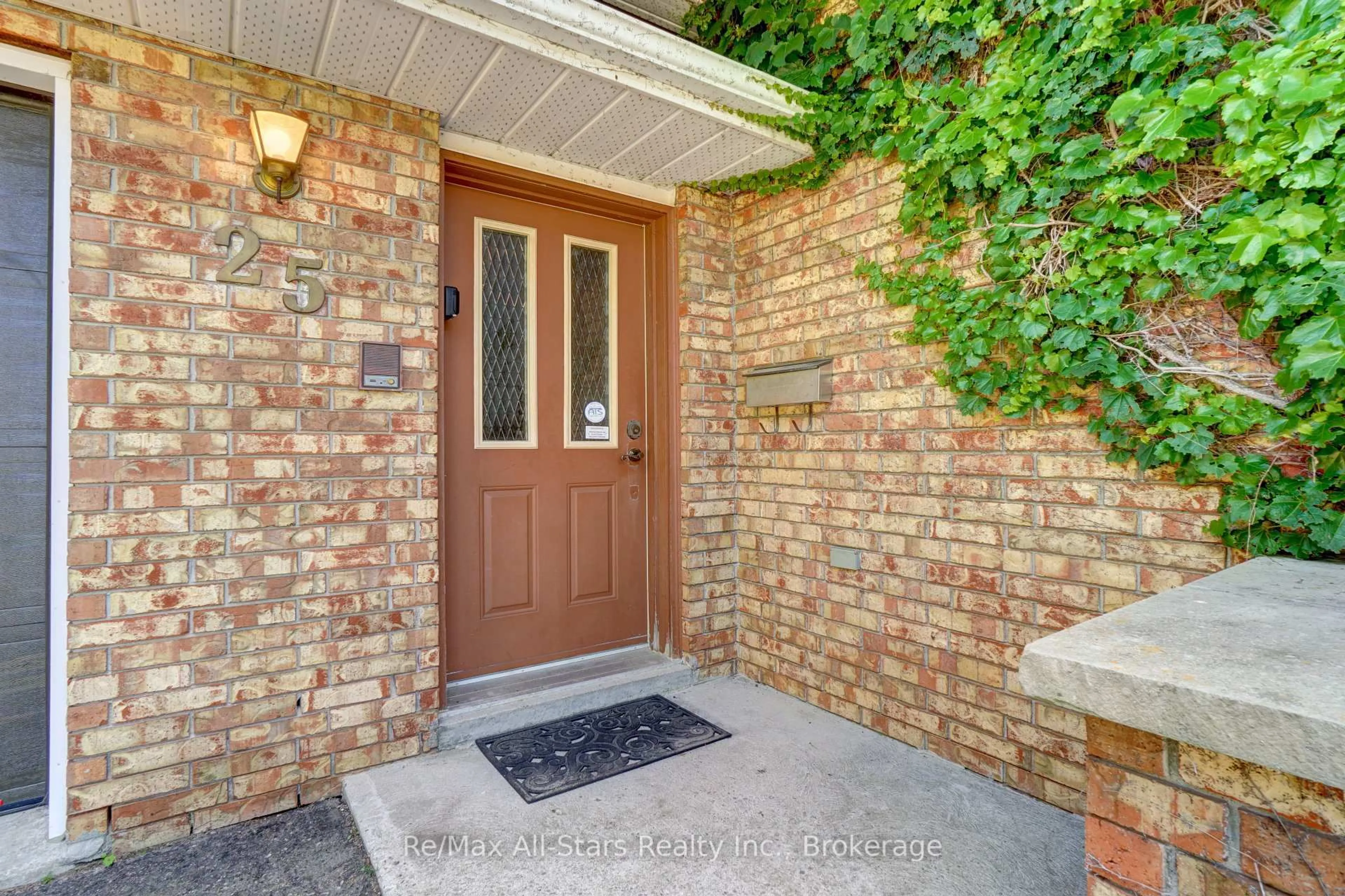 Home with brick exterior material, street for 25 Madill Cres, Kawartha Lakes Ontario K9V 5X3