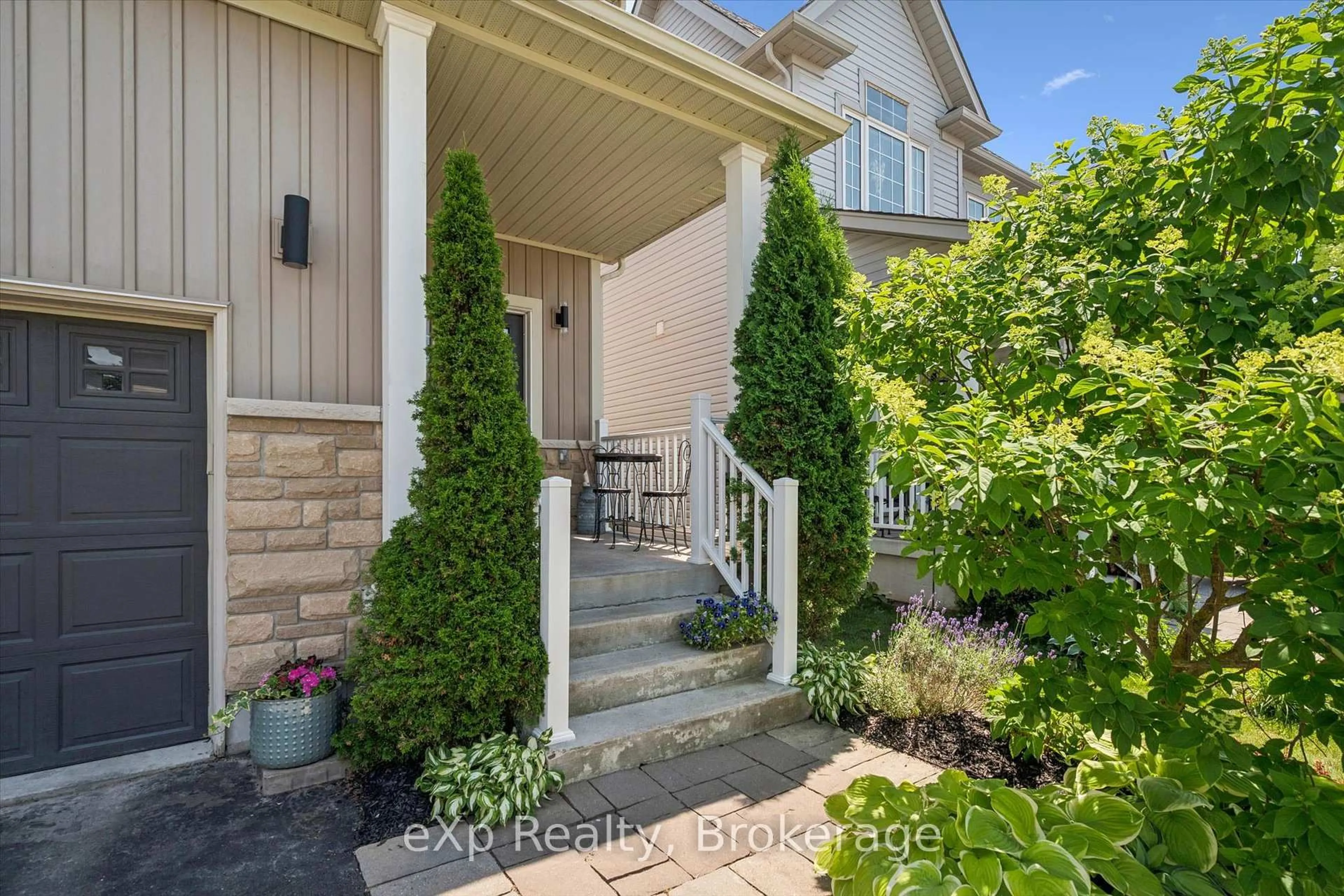 Indoor entryway for 29 Goodall Crt, Centre Wellington Ontario N1M 0C8