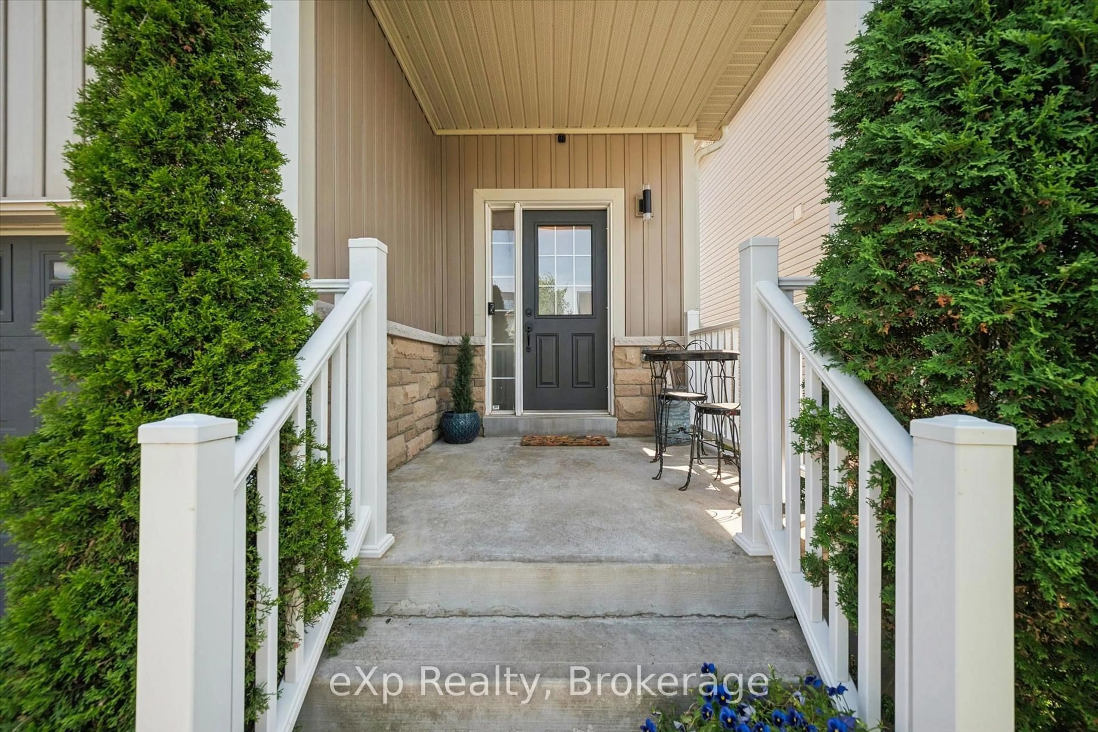 Indoor entryway for 29 Goodall Crt, Centre Wellington Ontario N1M 0C8