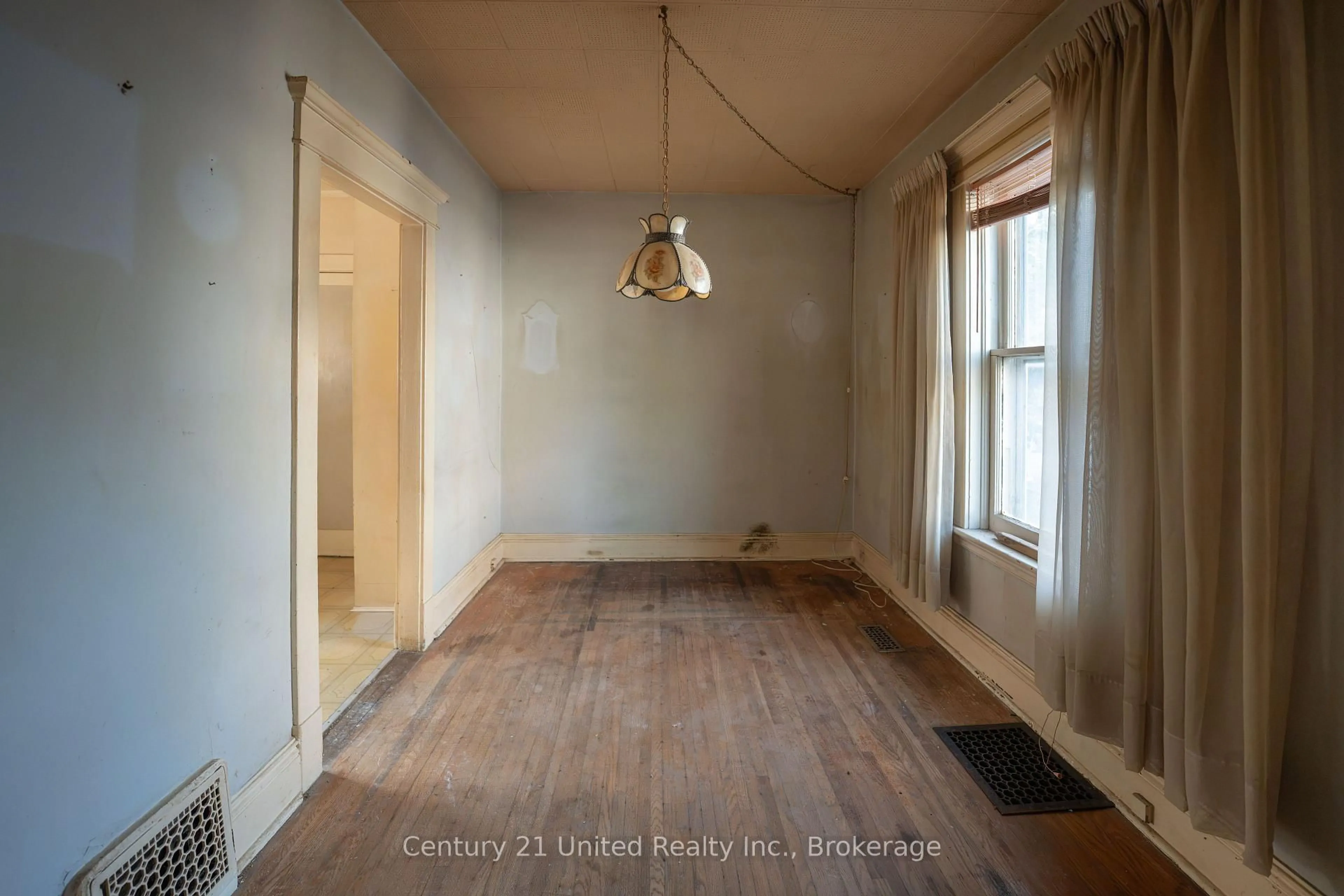 A pic of a room for 155 Westcott St, Peterborough Ontario K9J 2G7