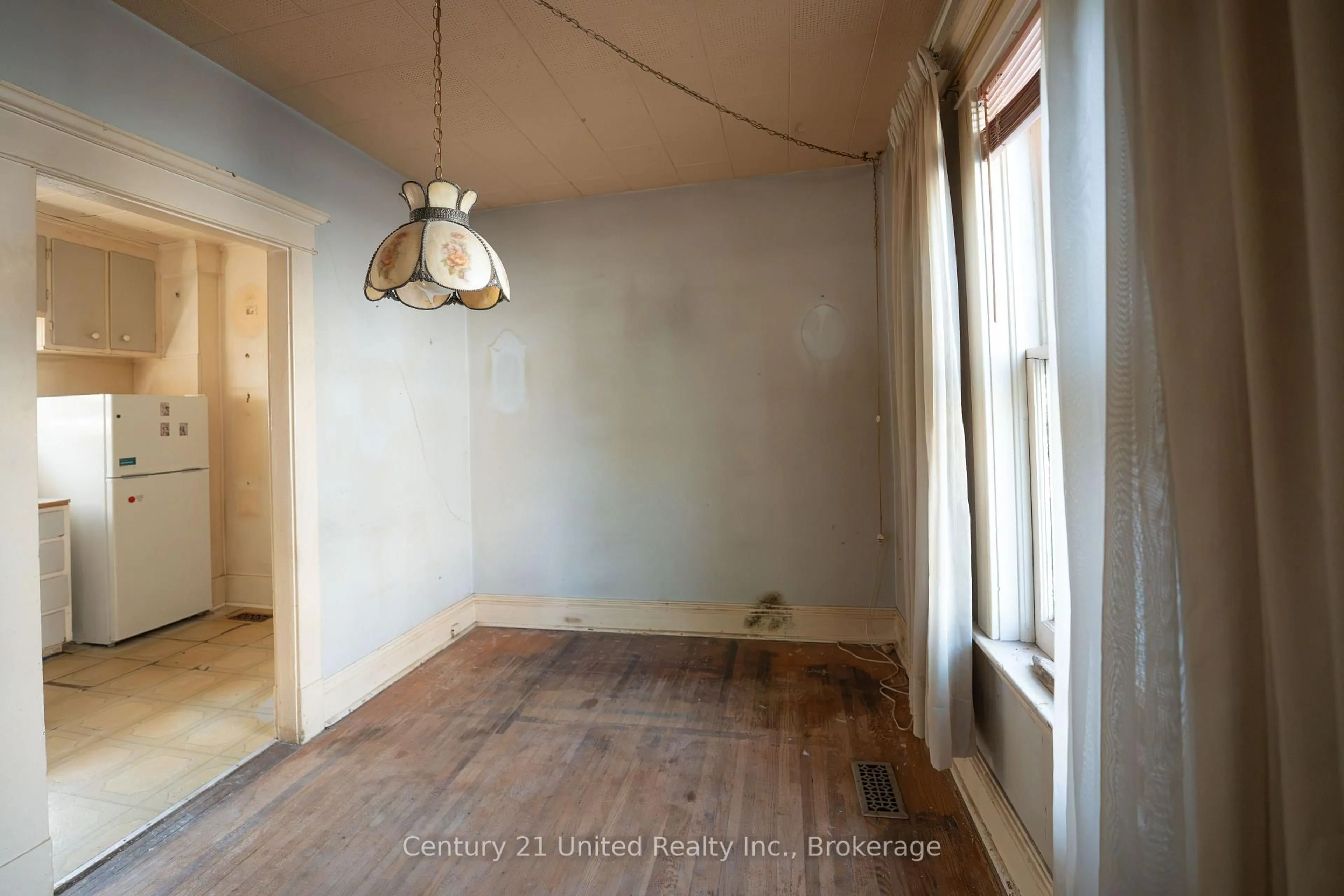 A pic of a room for 155 Westcott St, Peterborough Ontario K9J 2G7