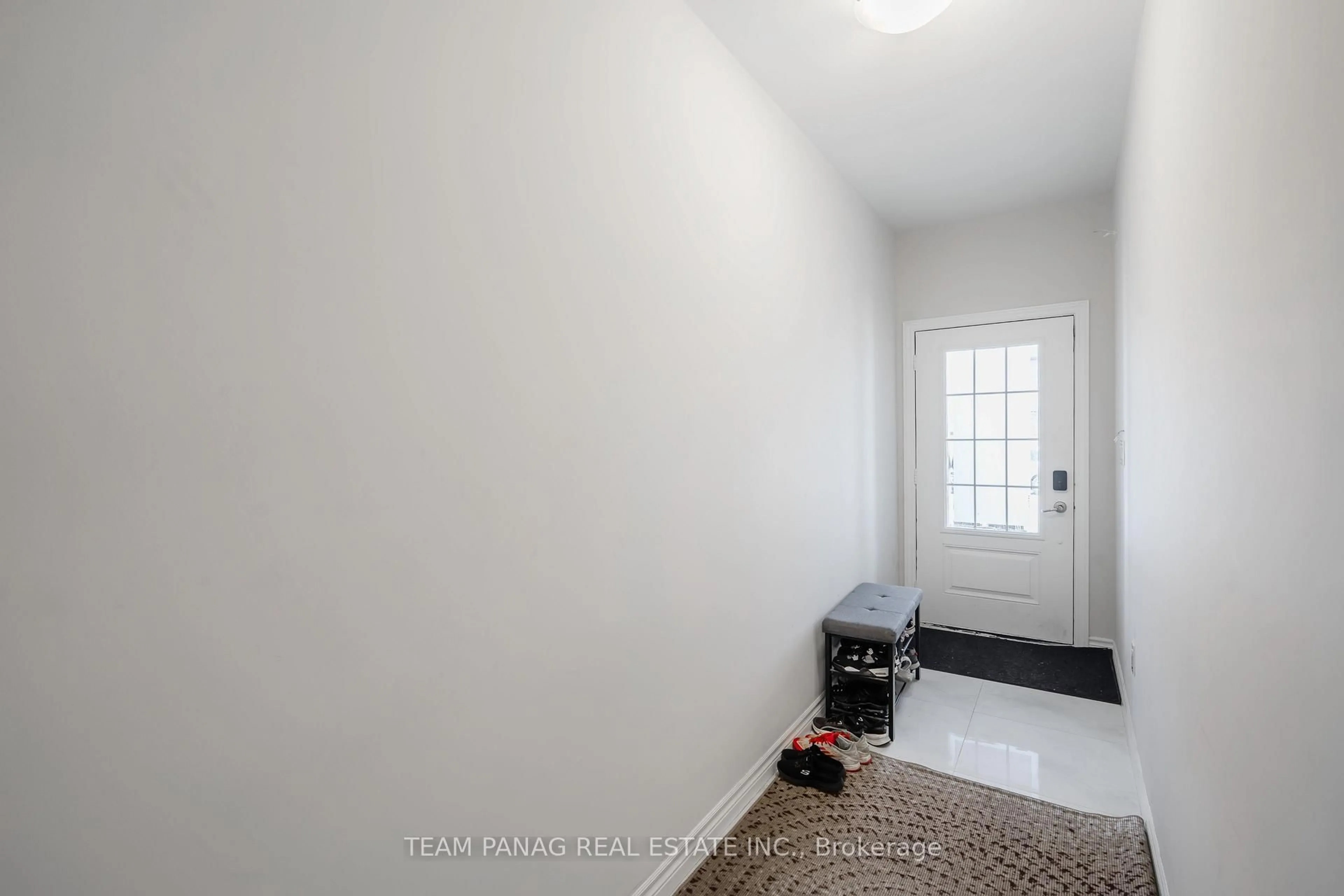 Indoor entryway for 459 Julia Dr, Welland Ontario L3C 0E7