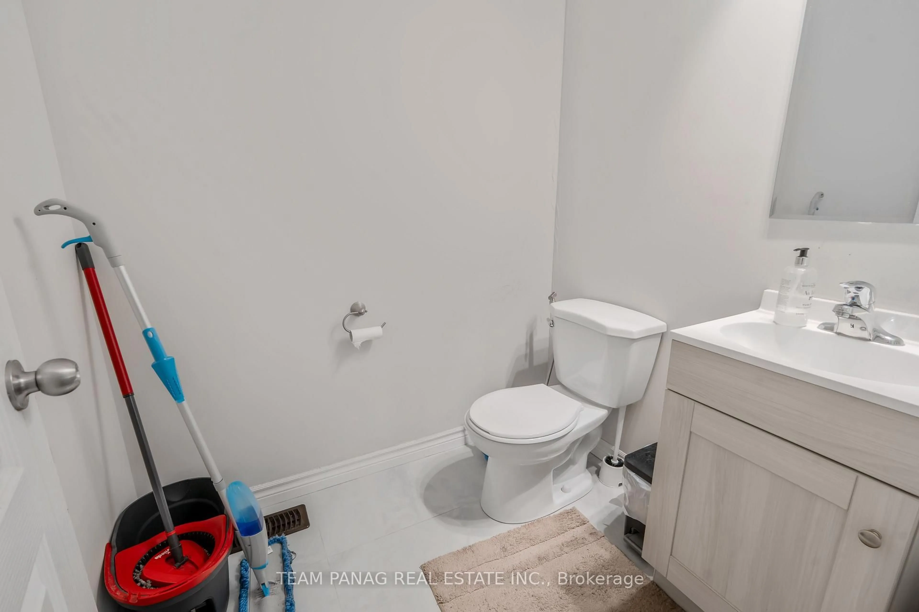 A pic of a room for 459 Julia Dr, Welland Ontario L3C 0E7