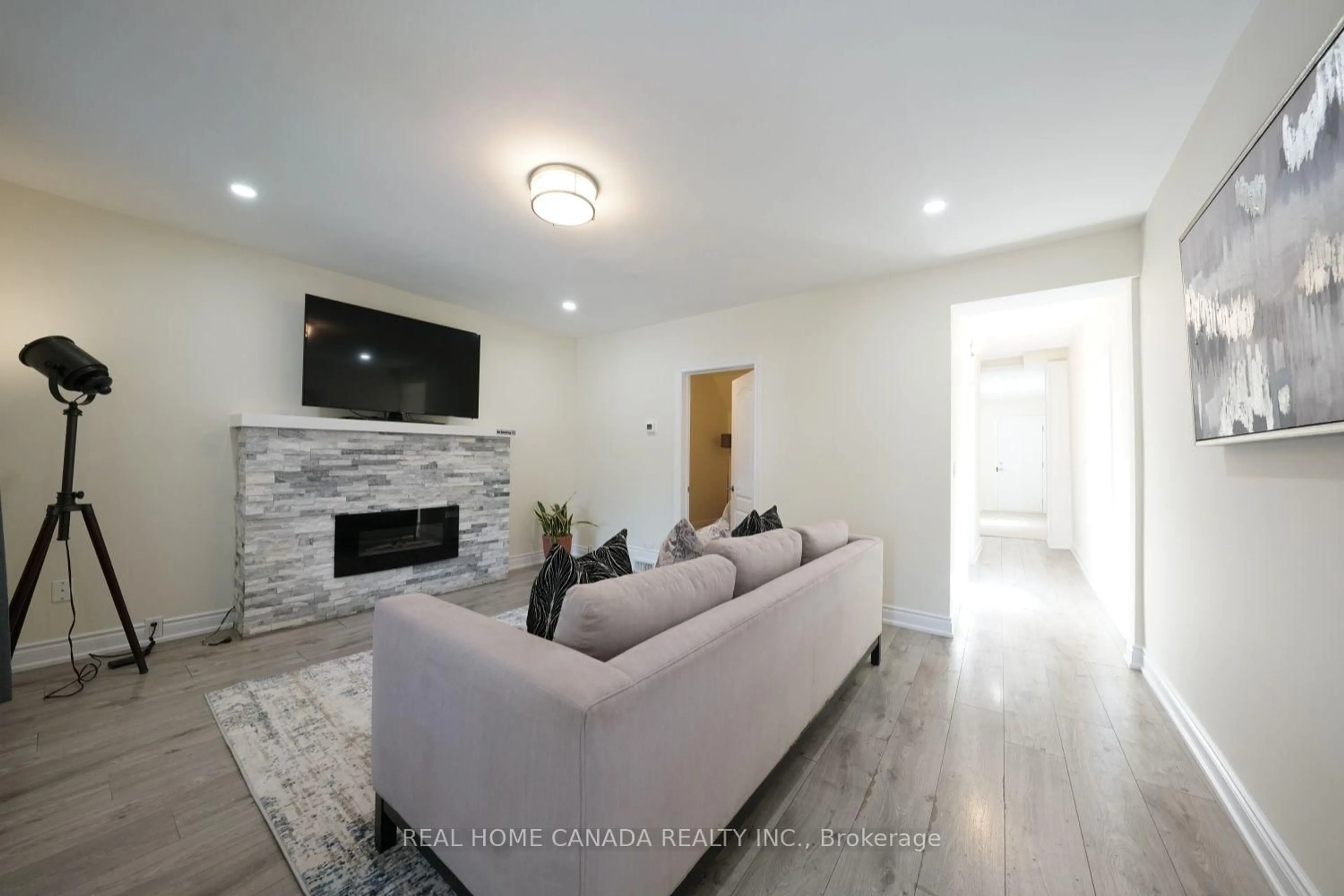 Living room with furniture, unknown for 5262 KITCHENER St, Niagara Falls Ontario L2G 1B3