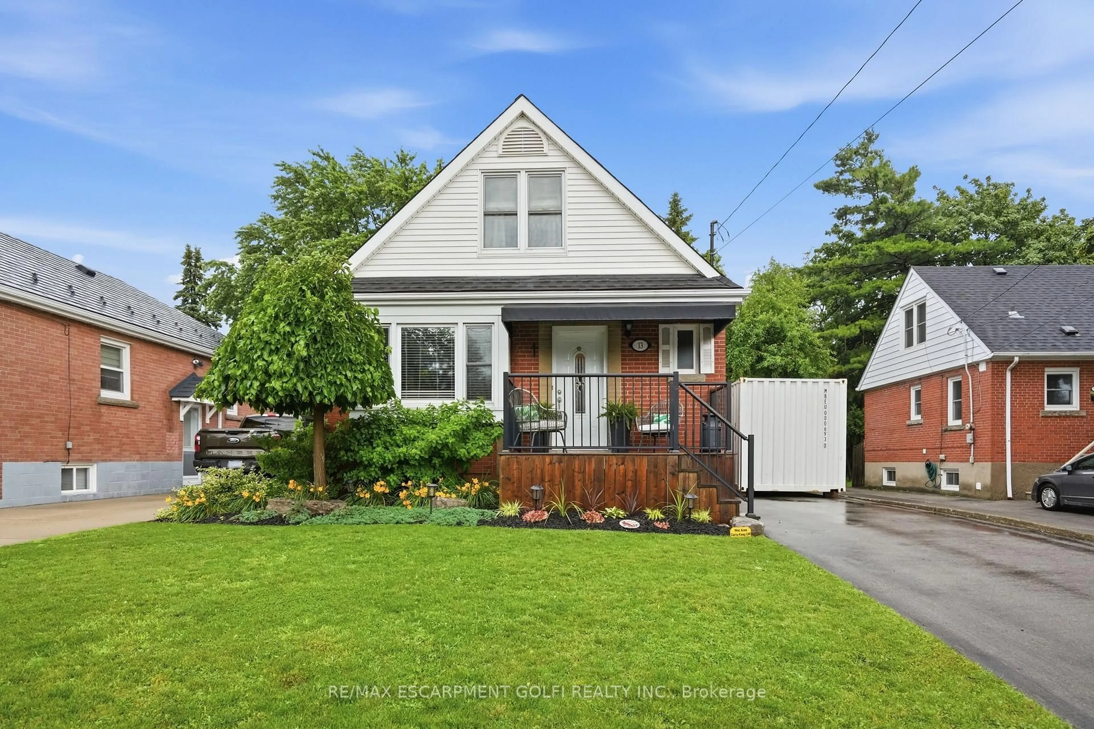 Home with brick exterior material, street for 13 East 41st St, Hamilton Ontario L8T 2Z3