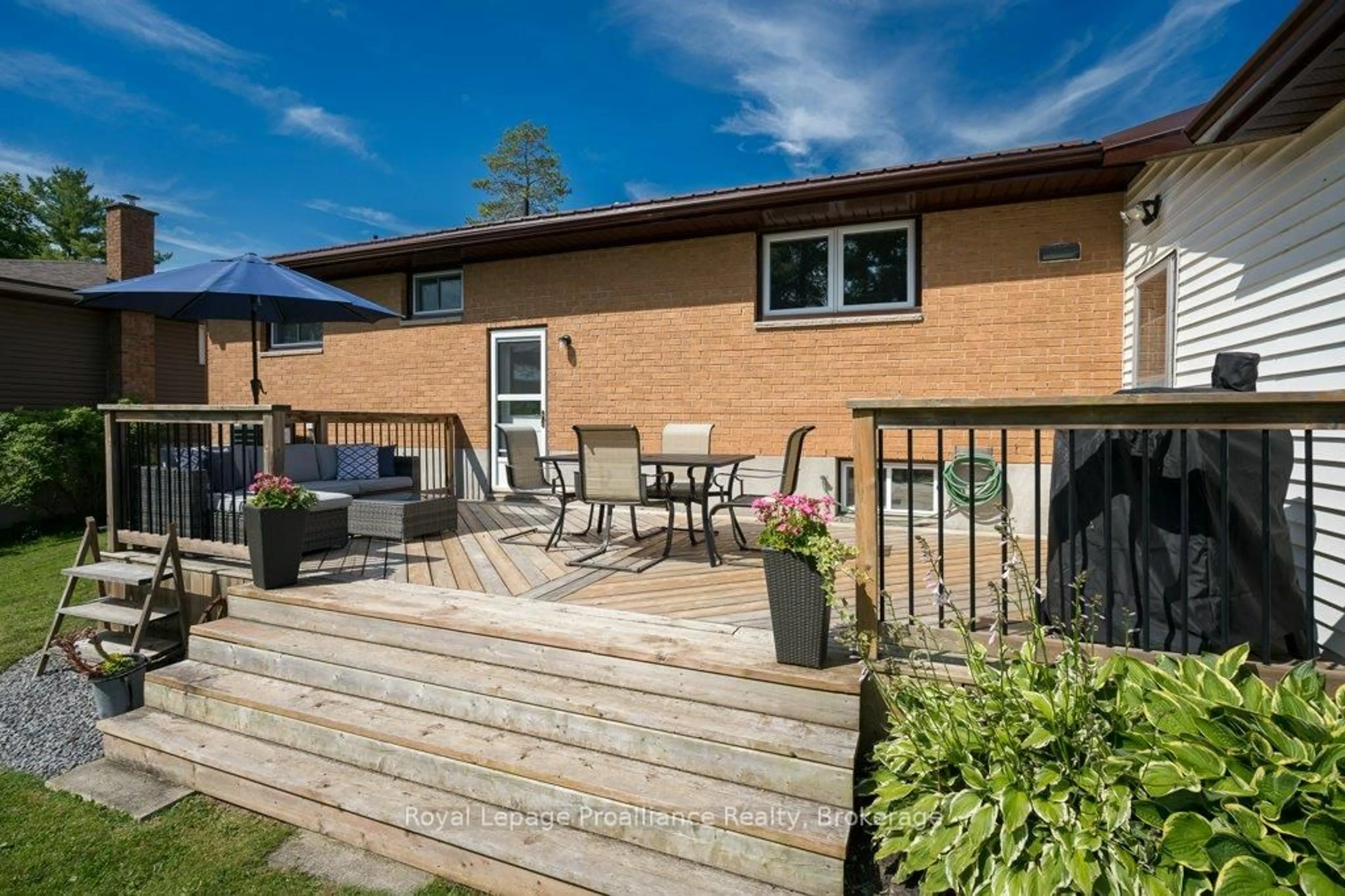 Patio, street for 193 Henry St, Stirling Ontario K0K 3E0