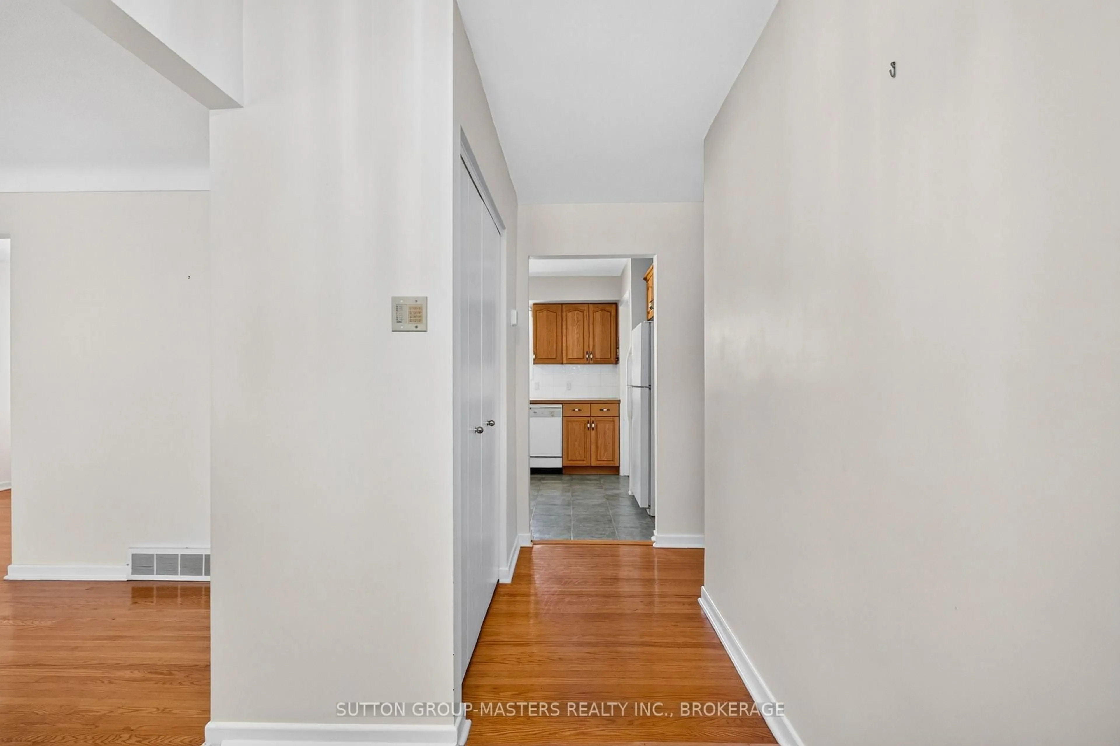 Indoor entryway for 810 Haverhill Dr, Kingston Ontario K7M 4V2