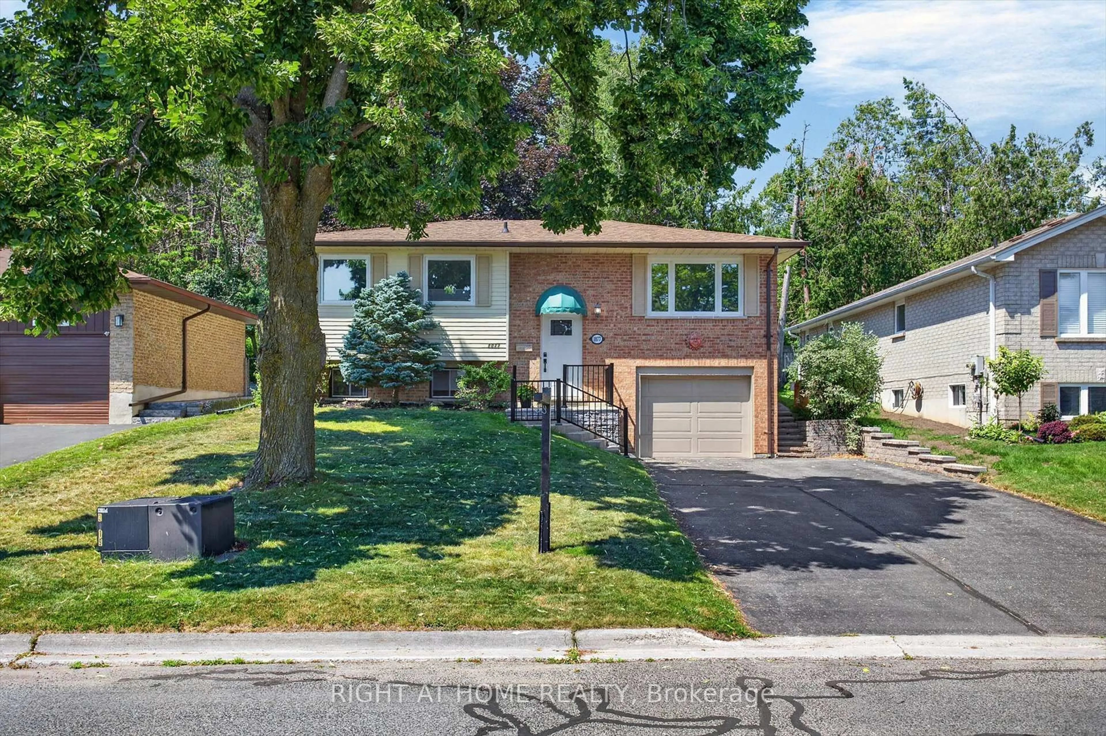 Unknown for 1077 Danita Blvd, Peterborough Ontario K9J 7K7