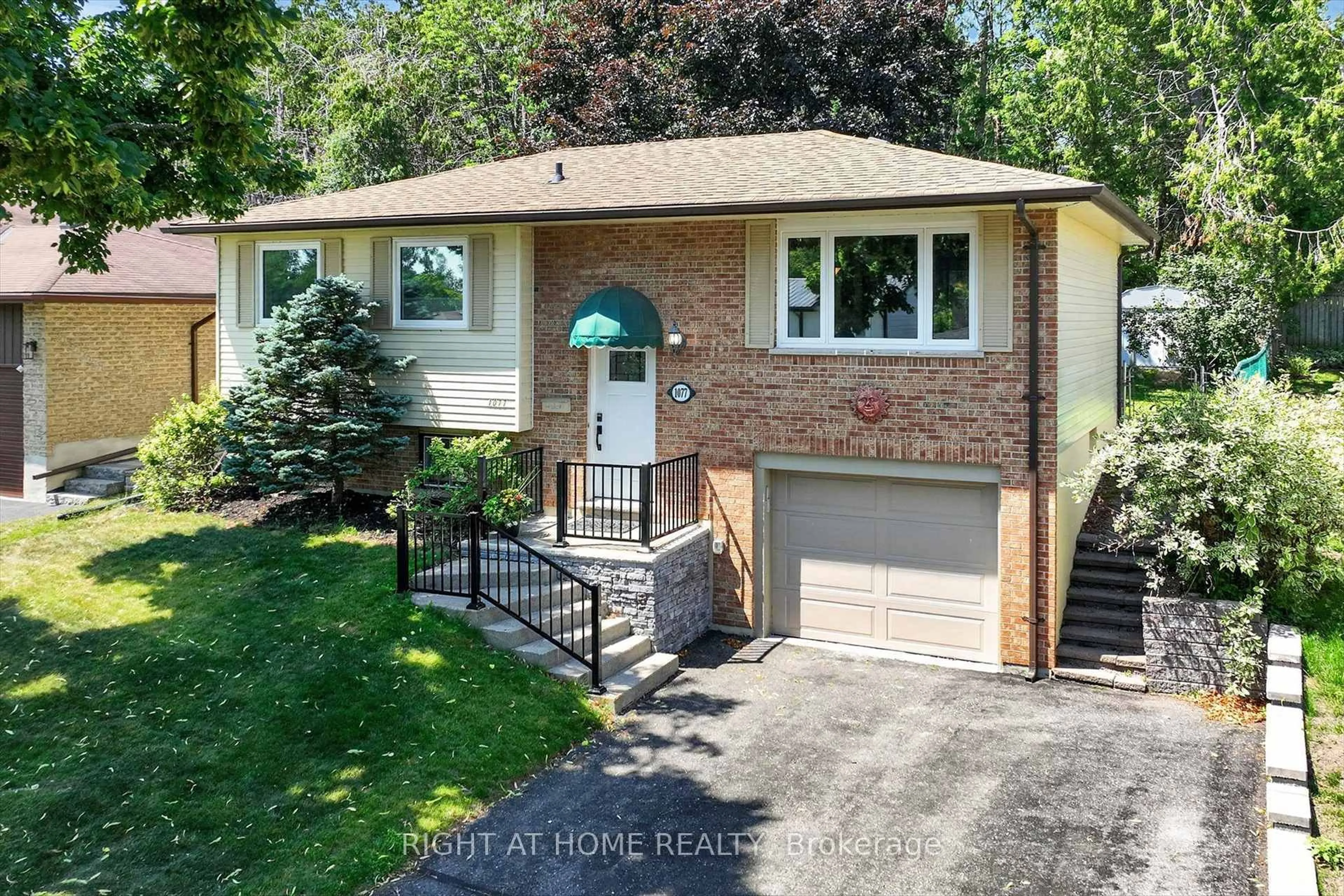 Home with vinyl exterior material, street for 1077 Danita Blvd, Peterborough Ontario K9J 7K7