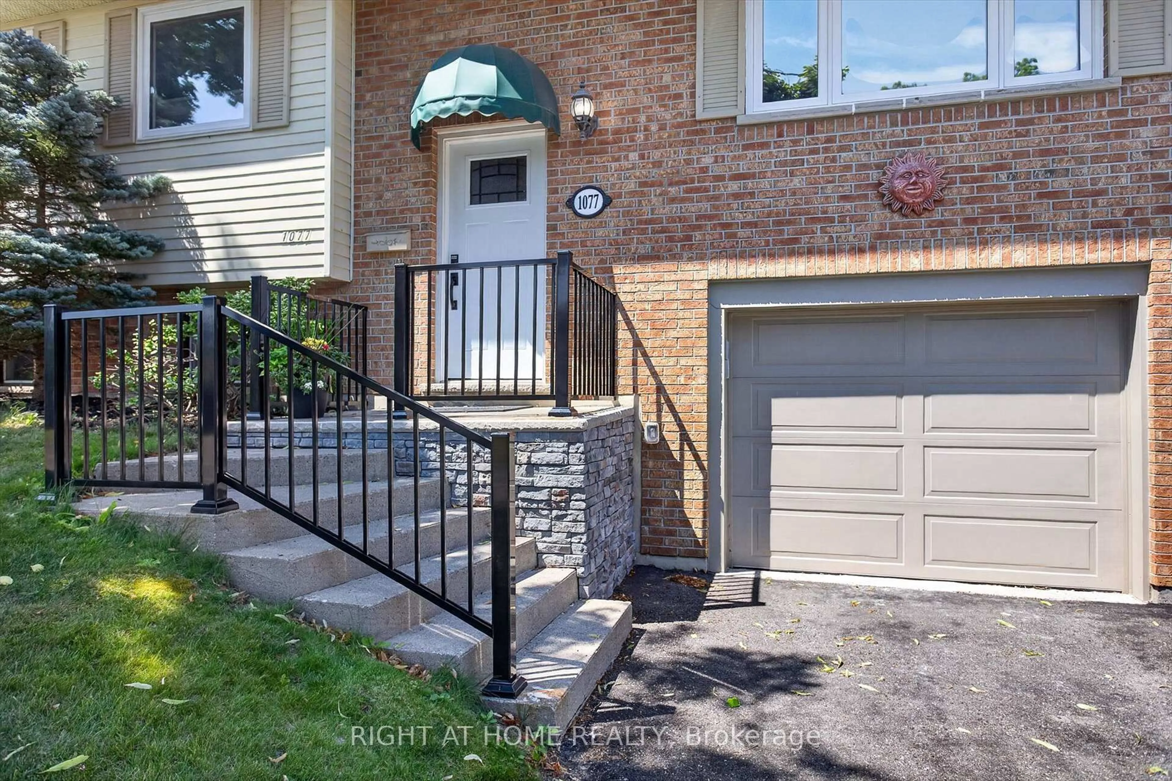 Unknown for 1077 Danita Blvd, Peterborough Ontario K9J 7K7