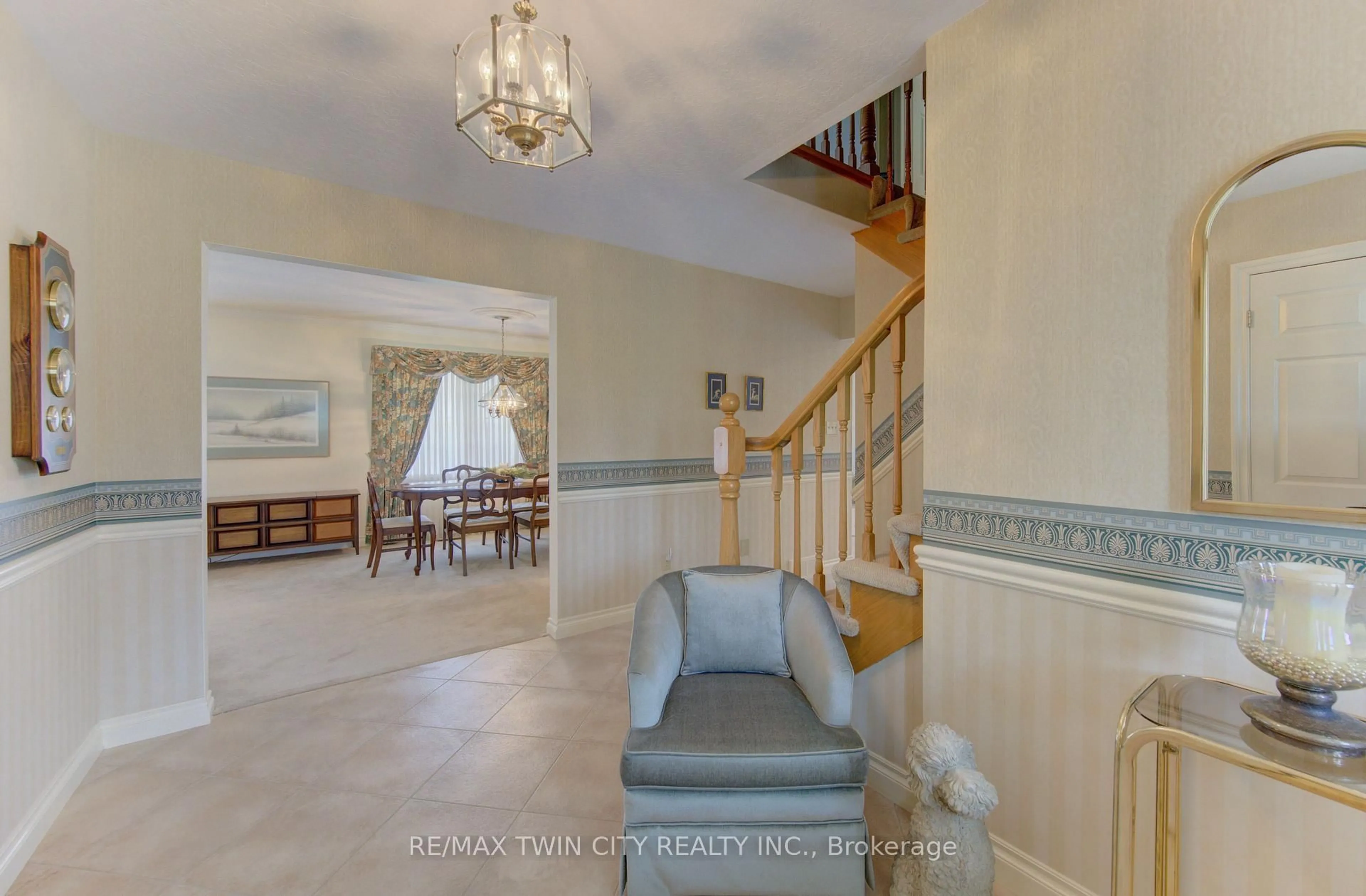 Indoor foyer for 298 Roxton Dr, Waterloo Ontario N2T 1R5