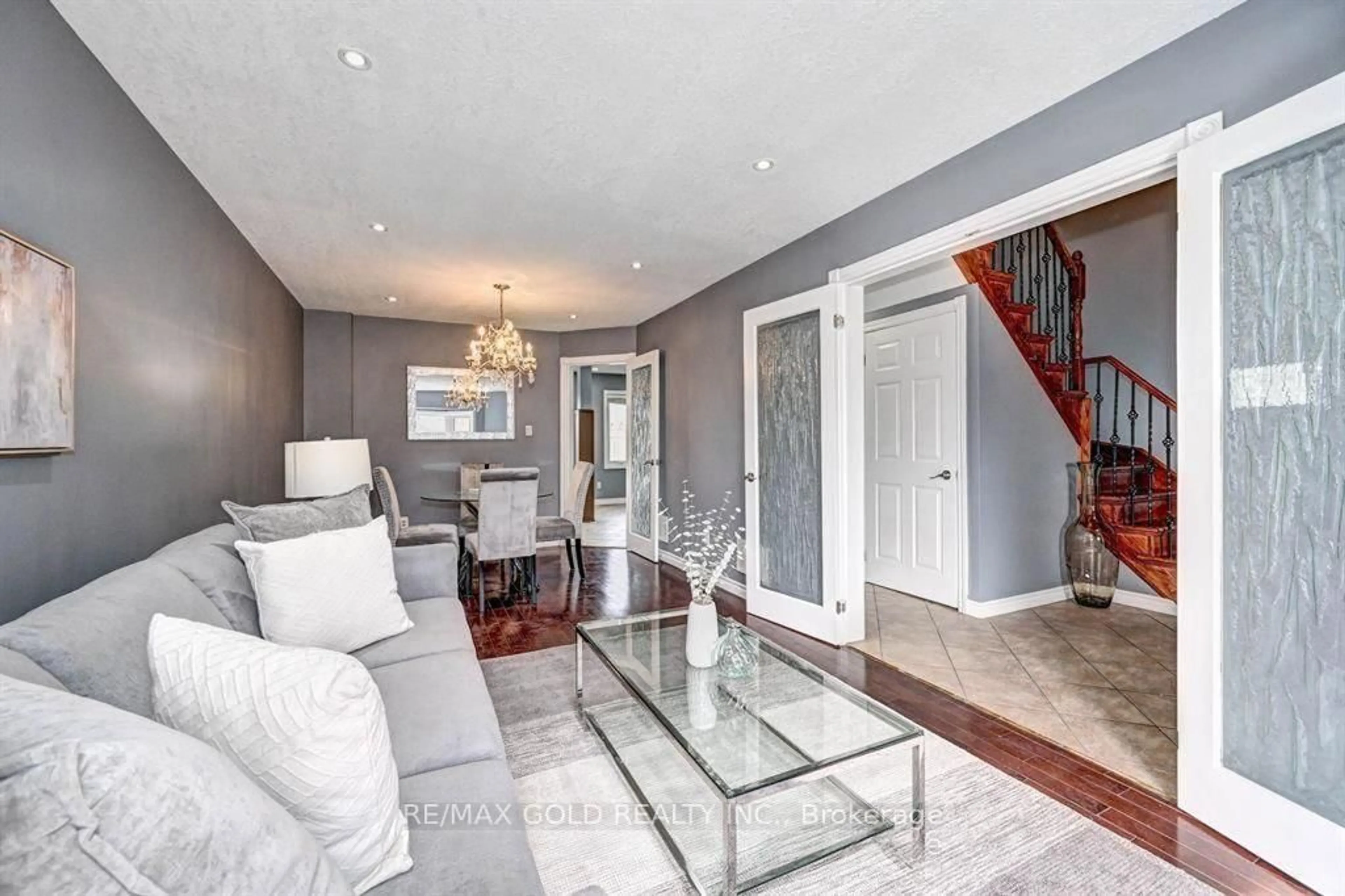 Living room with furniture, unknown for 573 Burnett Ave, Cambridge Ontario N1T 1M6