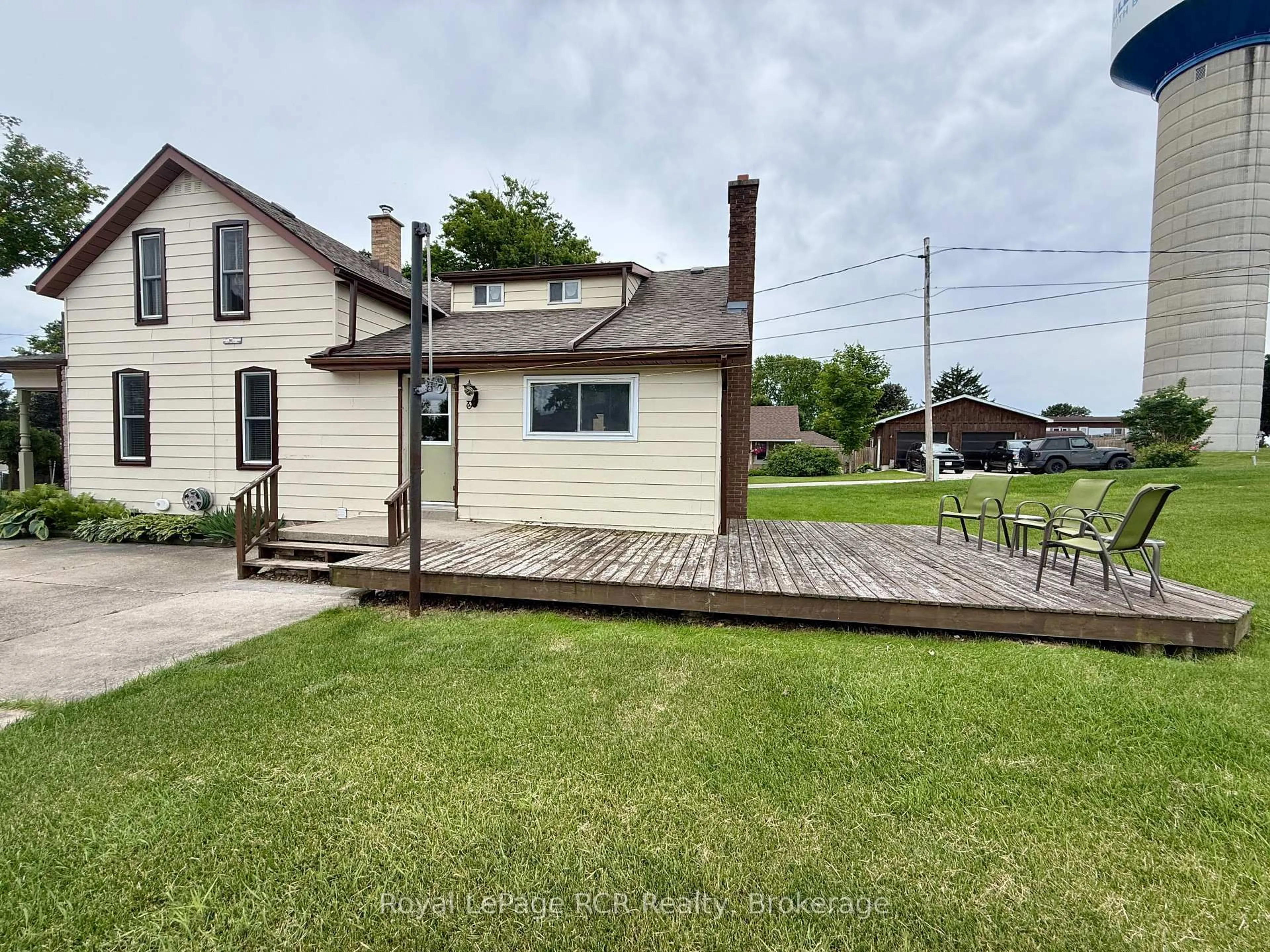 A pic from outside/outdoor area/front of a property/back of a property/a pic from drone, street for 35 Ellen St, South Bruce Ontario N0G 2J0