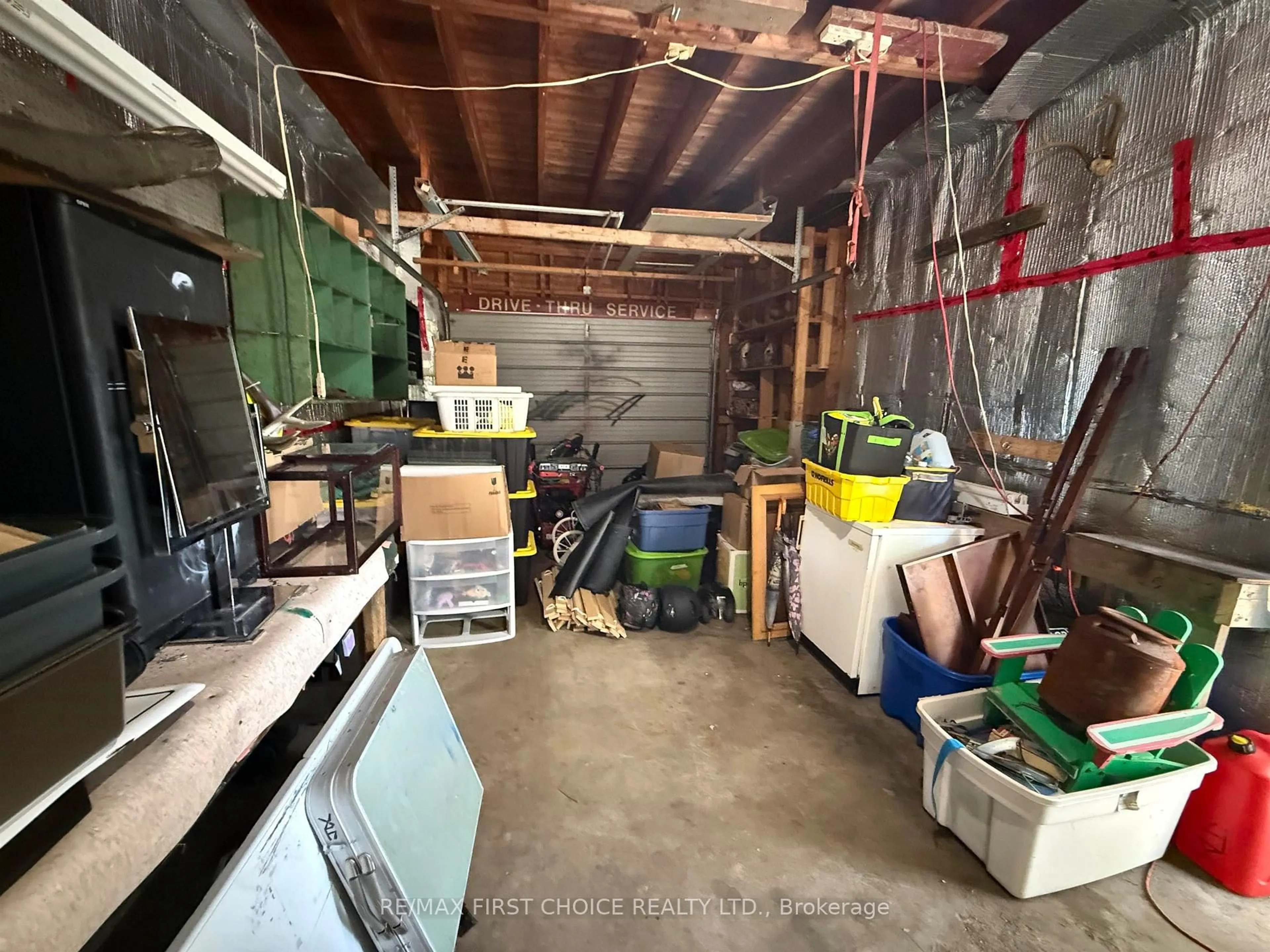 Indoor garage for 116 Parkdale Rd, Dryden Ontario P8N 1R9