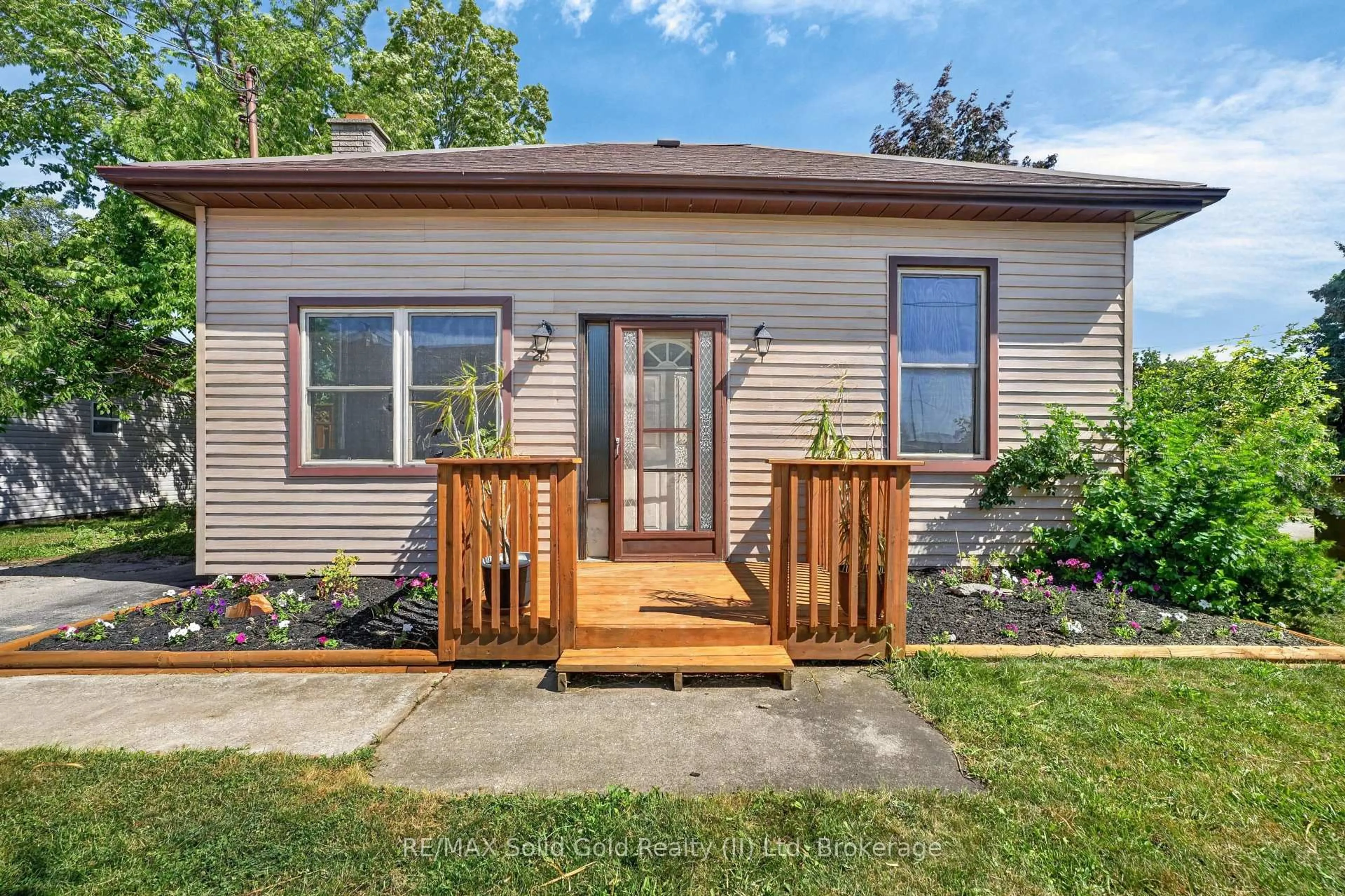 Patio, street for 23 Mcrae St, North Dumfries Ontario N0B 1E0